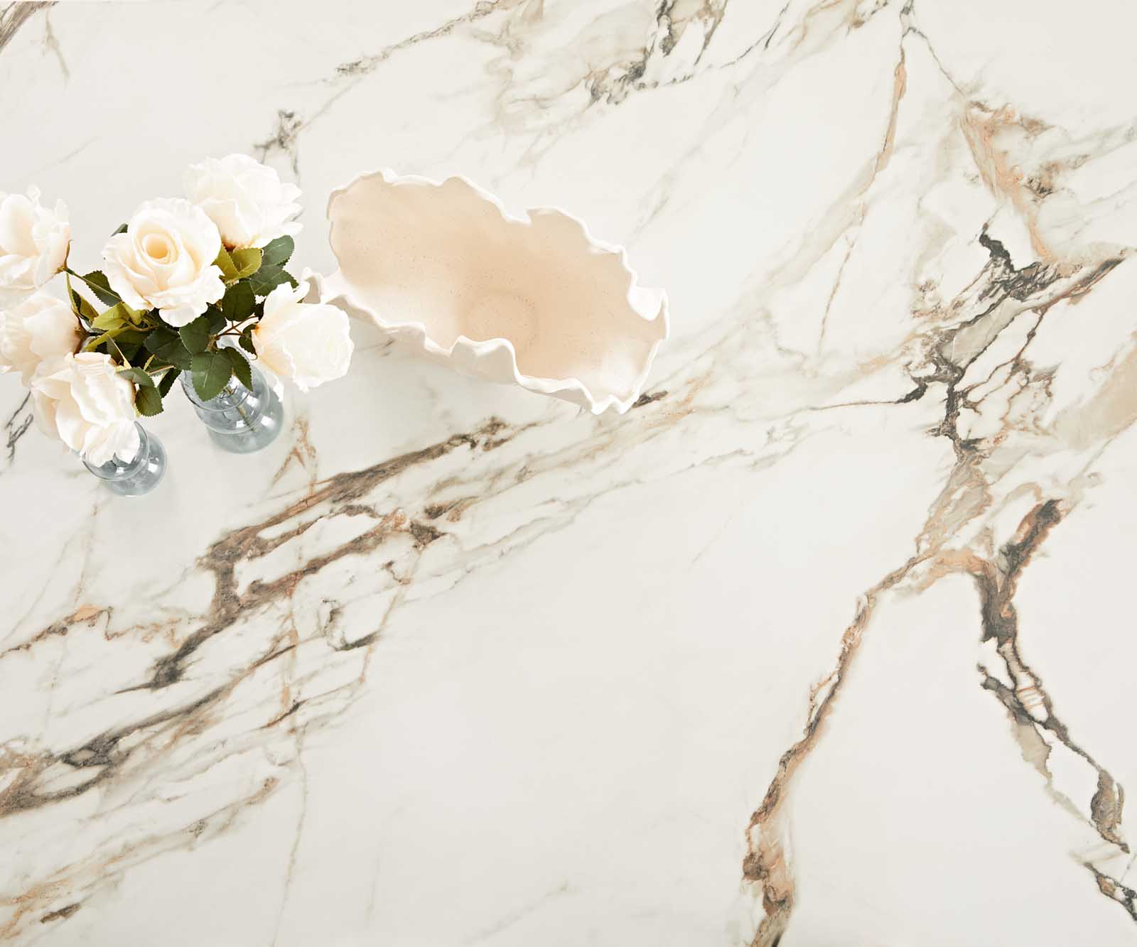 Esstisch Edge 200x100 Keramik Calacatta Luxe Weiß-Gold-Grau Edelstahl Schräg 2