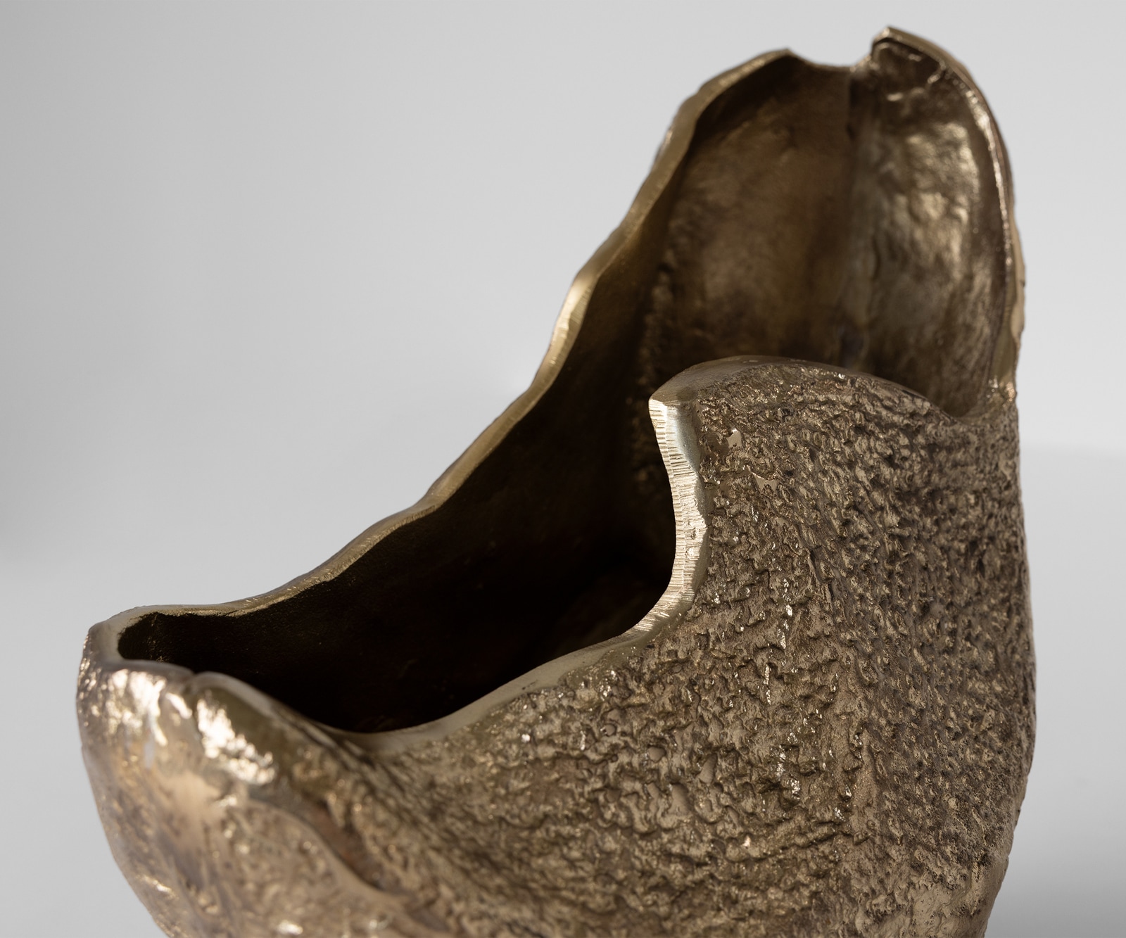 Vase Grotta B31 x T20 x H34 cm Aluminium Champagner Handgemacht 4