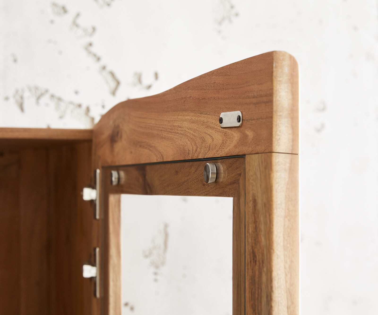 Vitrine Live-Edge 60x190 cm Akazie Natur Baumkante 1 Tür 2 Schubladen Massiv 5