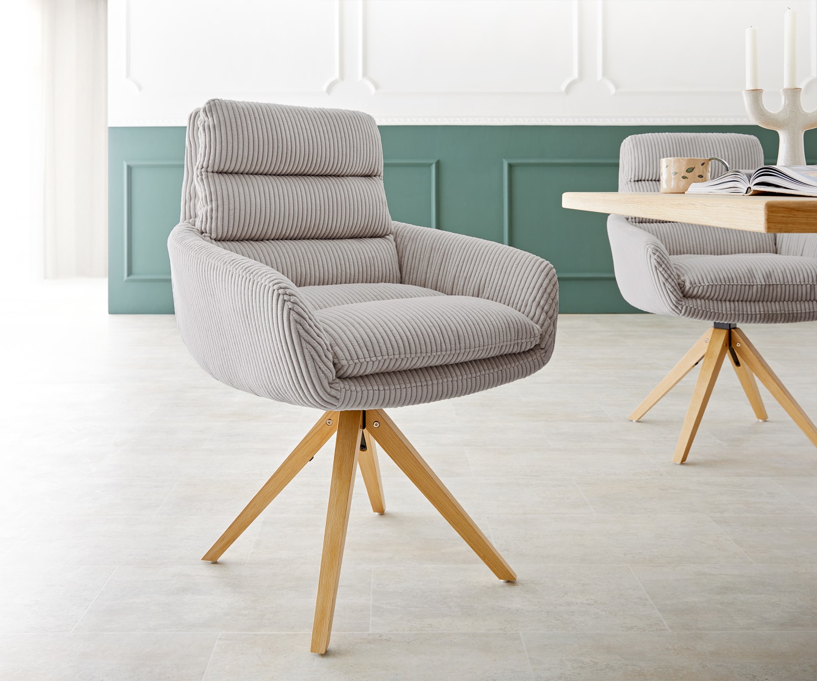 Esszimmerstuhl Abelia-Flex mit Armlehnen Cord Silbergrau Holzgestell kantig Natur Esszimmerstuhl Abelia-Flex mit Armlehnen Cord Silbergrau Holzgestell kantig Natur