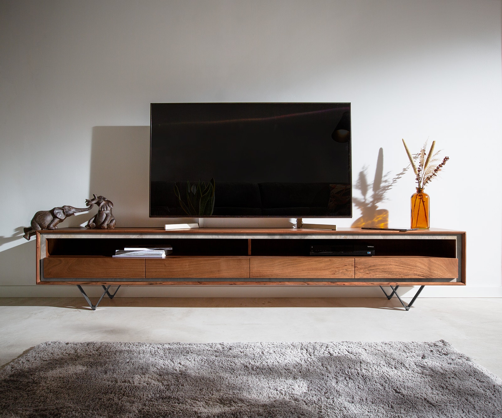 Lowboard Stonegrace 240 cm Akazie Braun Steinfurnier 4 Schubladen 1 Fach V-Fuß Schwarz 1 Lowboard Stonegrace 240 cm Akazie Braun Steinfurnier 4 Schubladen 1 Fach V-Fuß Schwarz 1