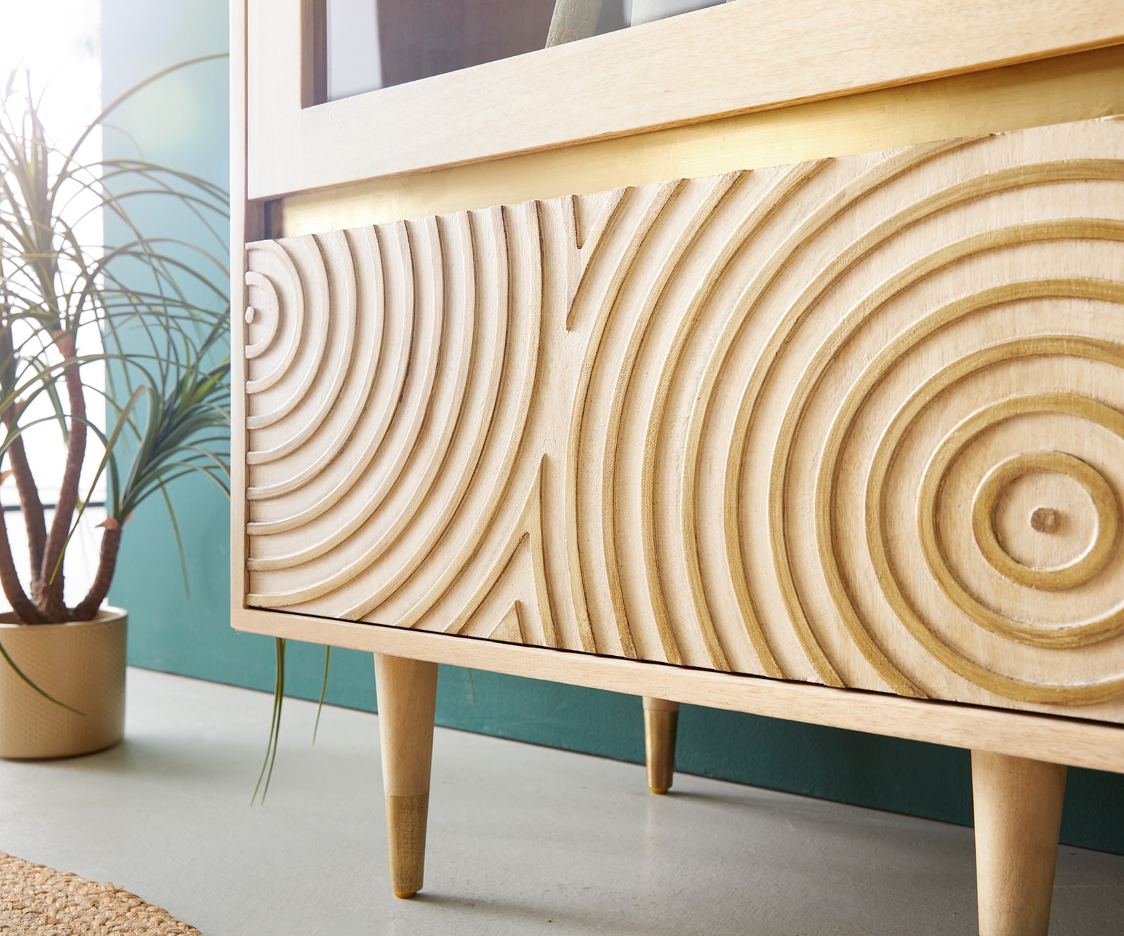 Vitrine Budaya 60x165 cm Mango Natur 2 Türen Fuß rund 6 Vitrine Budaya 60x165 cm Mango Natur 2 Türen Fuß rund 6