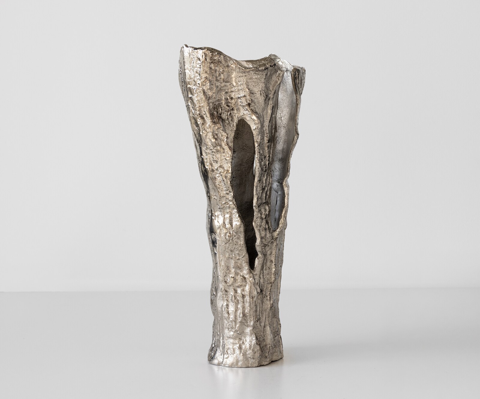 Vase Cortana B31 x T22 x H63 cm Aluminium Platin Handgemacht 1