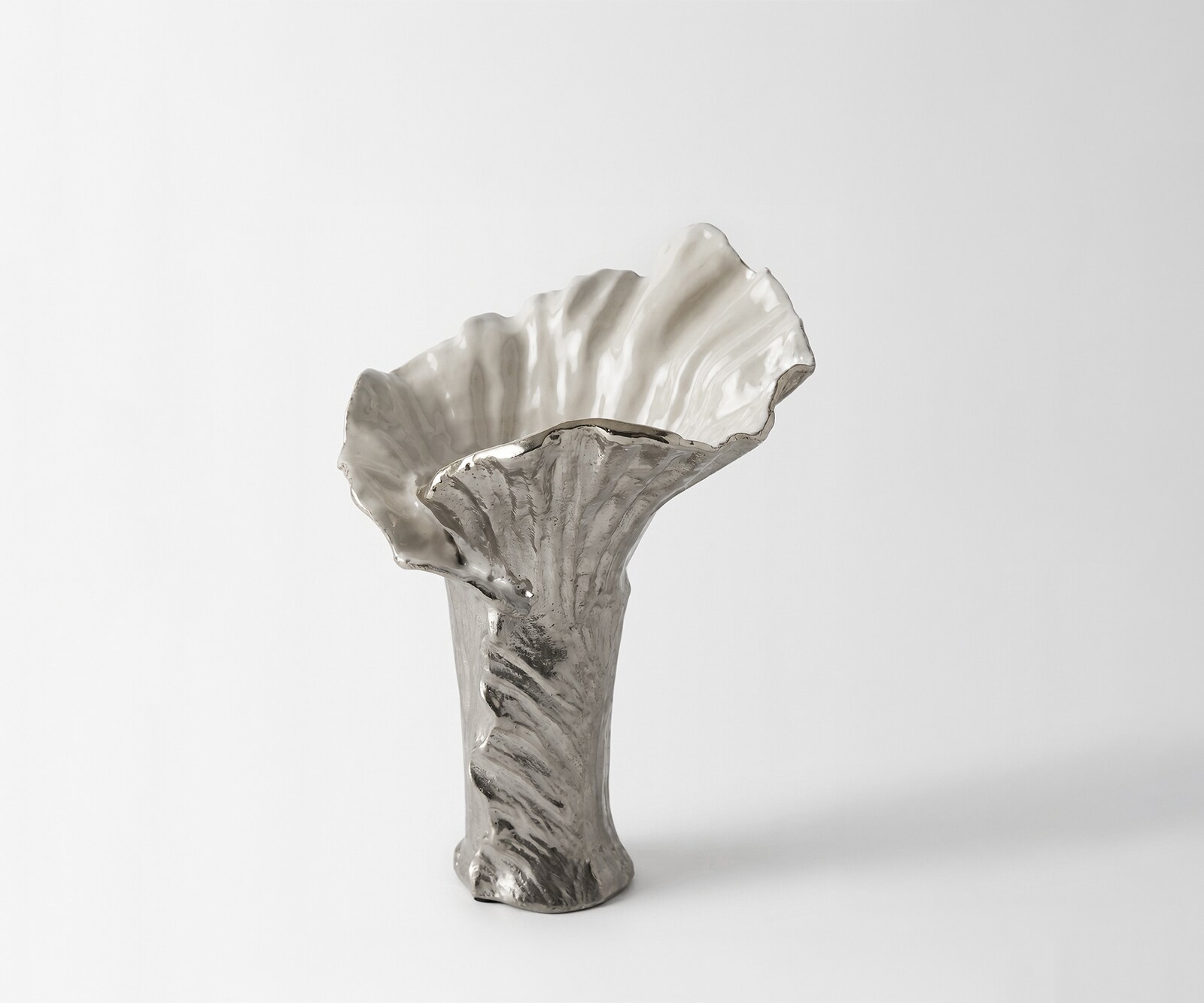 Vase Floris l31 x P30 x H42 cm Aluminium Platin Opal Fait main
