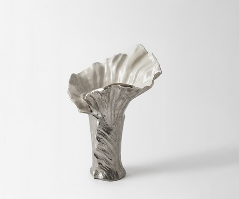 Vase Floris B31 x T30 x H42 cm Aluminium Platin Opal Handgemacht