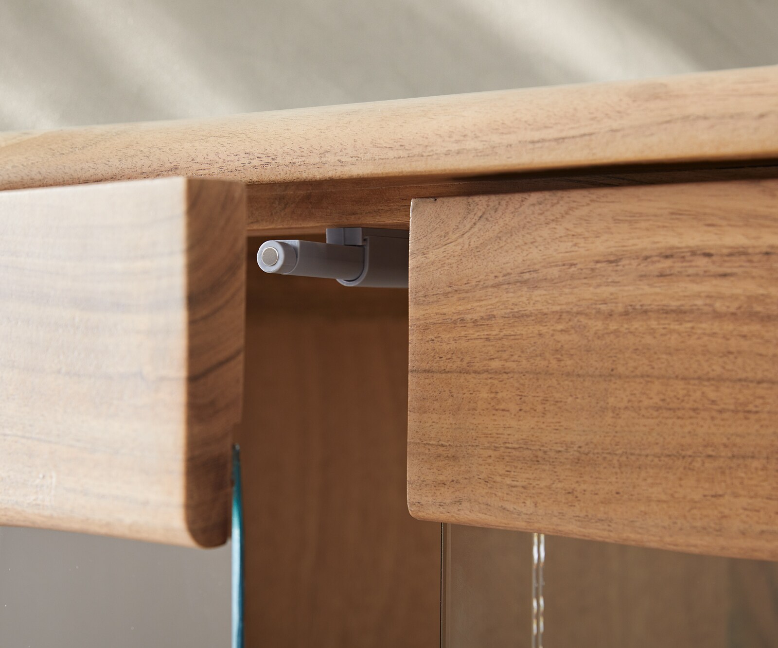 Vitrine Live-Edge 120x190 cm Akazie Natur 2 Türen 4 Schubladen Massiv 5