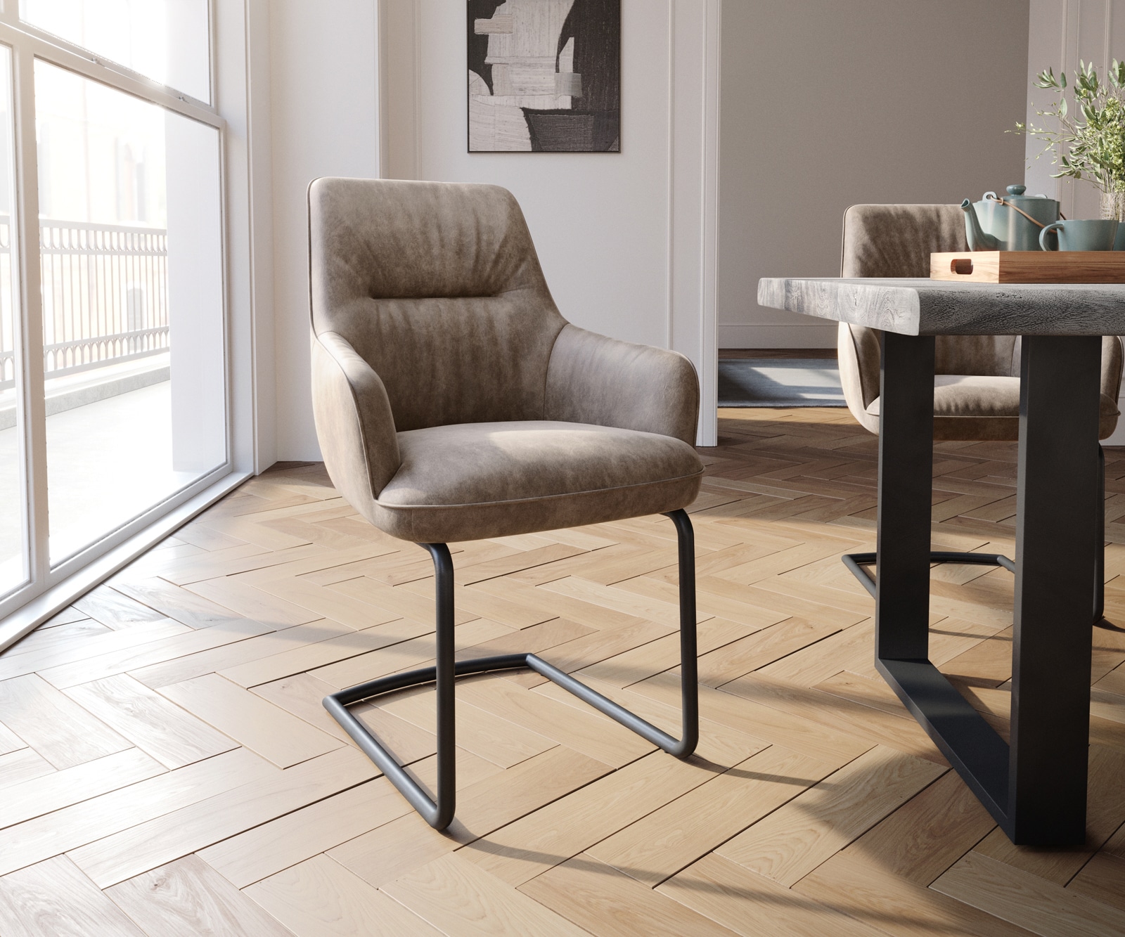 Cantilever Zelia-Flex avec accoudoirs microvelours taupe vintage pied cantilever rond noir ressorts ensachés Cantilever Zelia-Flex avec accoudoirs microvelours taupe vintage pied cantilever rond noir ressorts ensachés