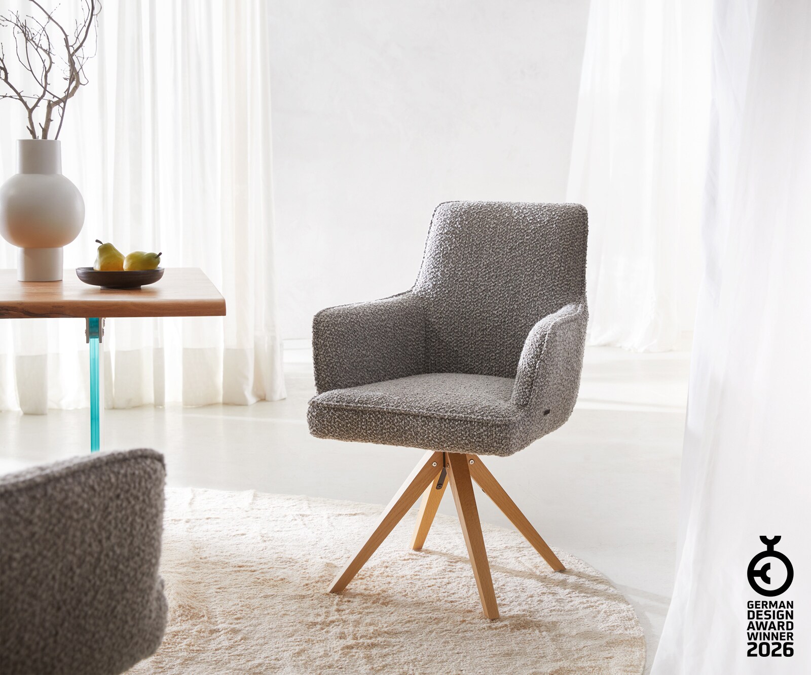 Drehstuhl Heira-Flex mit Armlehnen Bouclé Silbergrau Holzgestell kantig Natur 180° drehbar Taschenfederkern