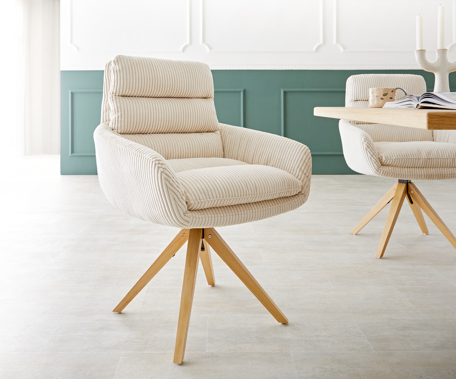 Esszimmerstuhl Abelia-Flex mit Armlehnen Cord Beige Holzgestell kantig Natur 360° drehbar