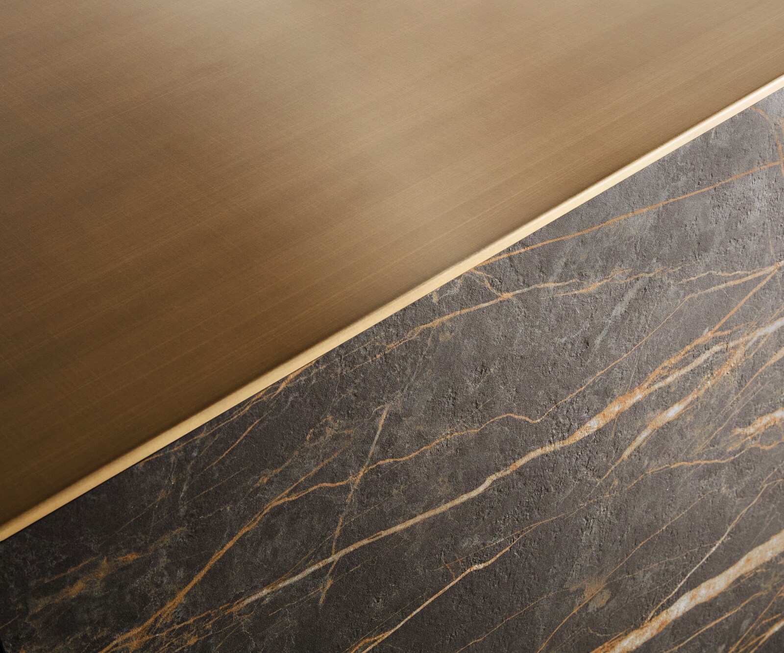 Sideboard Yori 200 cm Metallic Gold 2 Türen 3 Schubladen schwebend Metall Schwarz Keramik Laminam®Noir Desir Braun 2