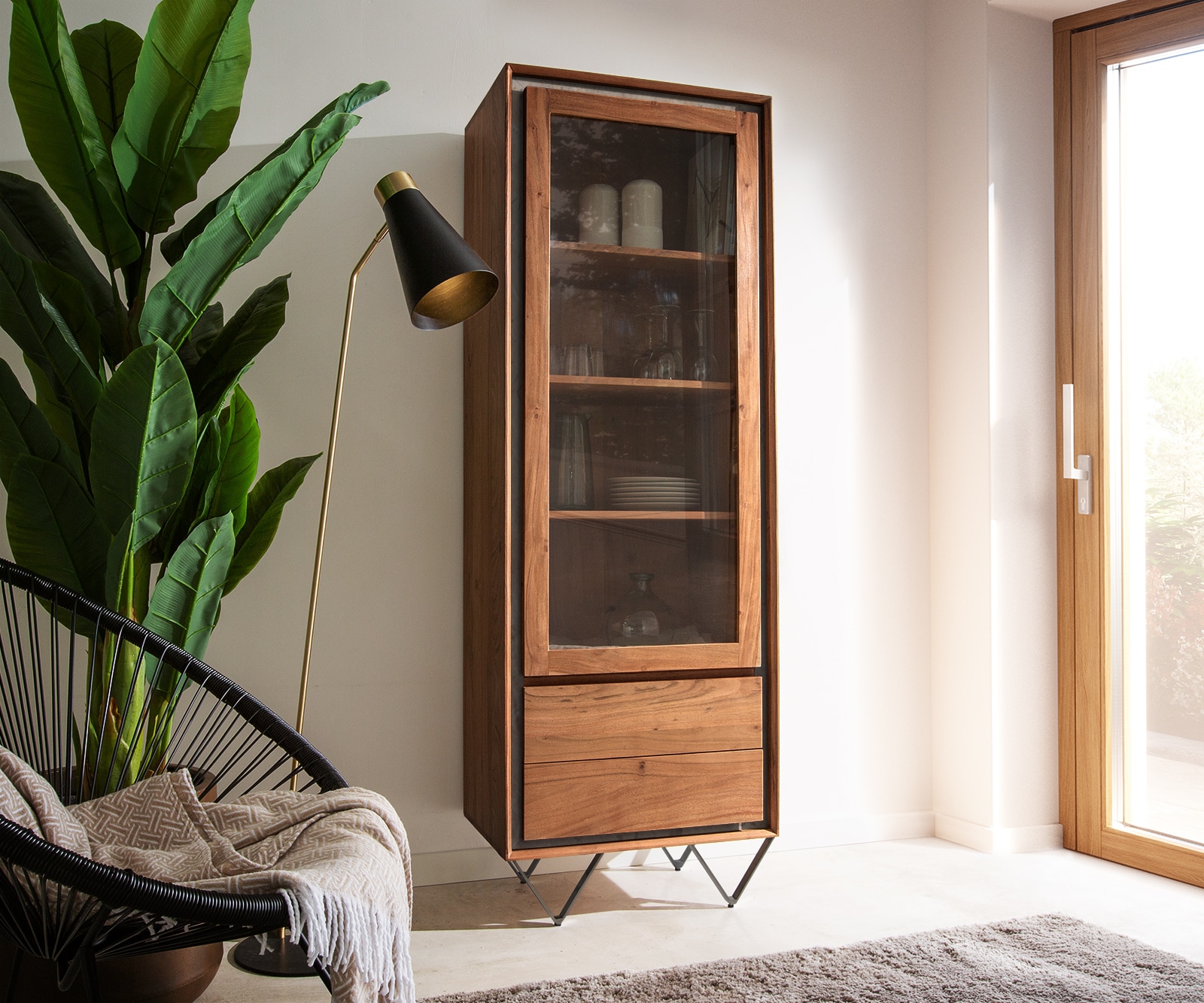 Vitrine Stonegrace 55x180 cm Akazie Braun Steinfurnier 1 Tür 2 Schubladen V-Fuß Schwarz Vitrine Stonegrace 55x180 cm Akazie Braun Steinfurnier 1 Tür 2 Schubladen V-Fuß Schwarz