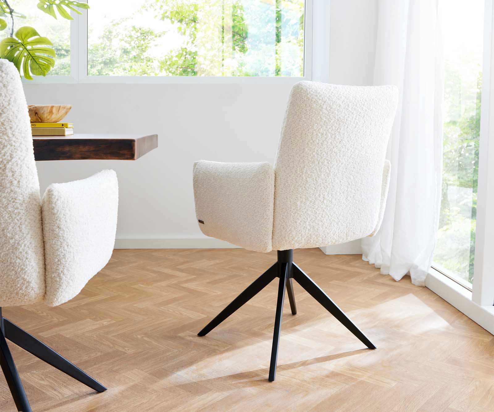 Drehstuhl Jova-Flex mit Armlehnen Bouclé Weiß Kreuzgestell breit Schwarz 360° drehbar Taschenfederkern 4