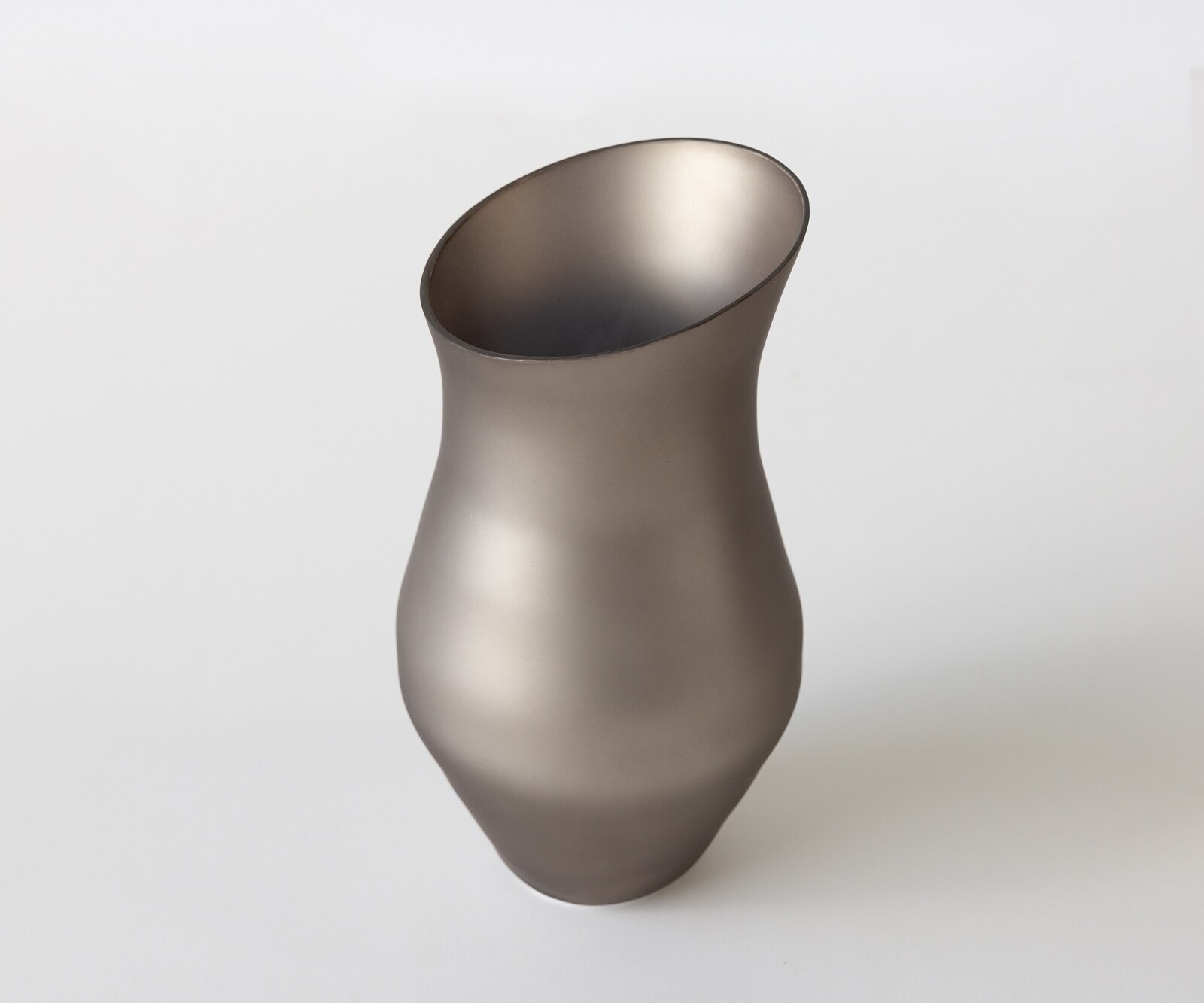 Vase Curvia B18 x T11 x H41 cm Glas Opal Mundgeblasen 2