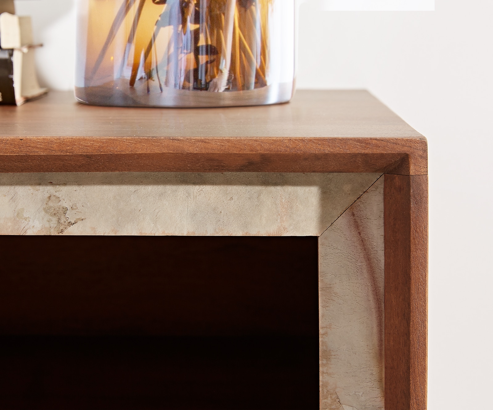 Vitrine Stonegrace 120x150 cm Akazie Braun Steinfurnier 2 Türen 4 Schubladen V-Fuß Schwarz 4