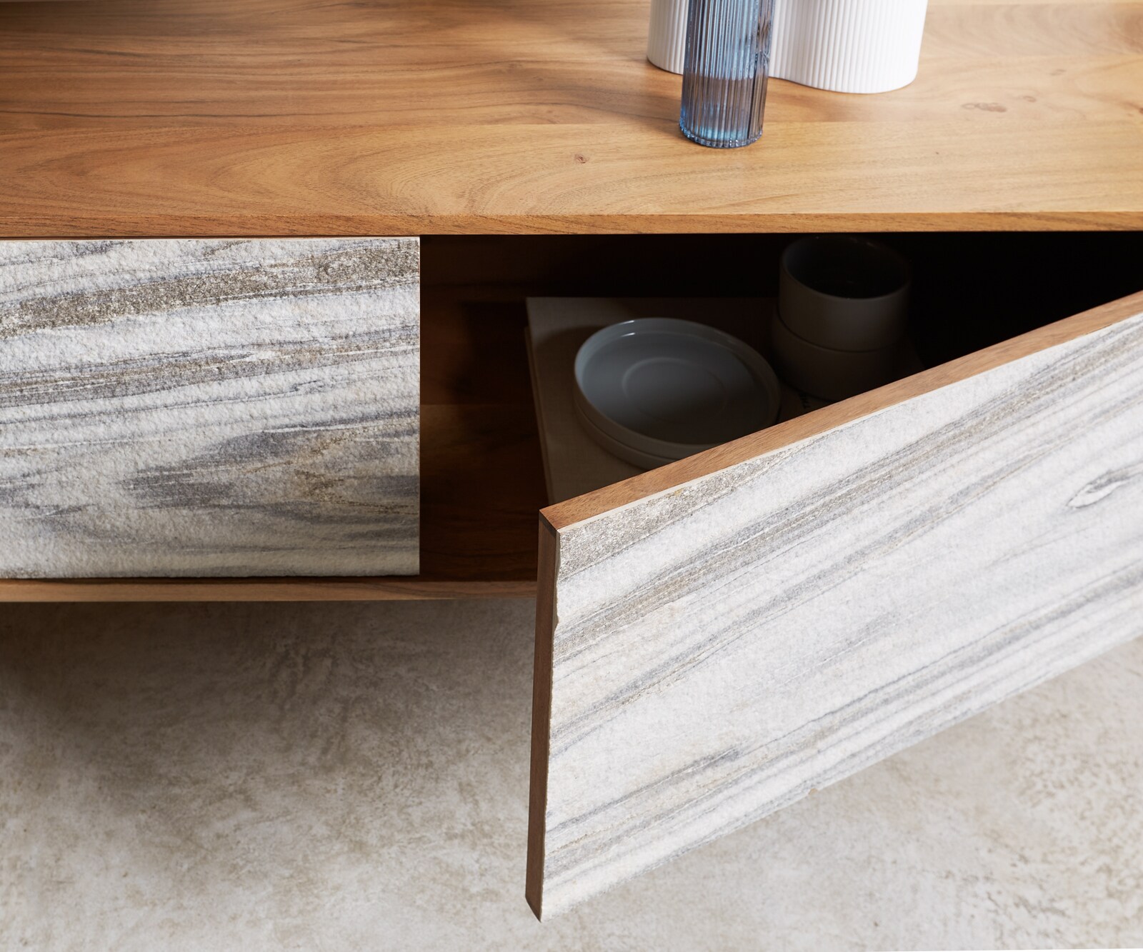 Lowboard Kleo 200 cm Akazie Natur 4 Türen V-Fuß Edelstahl 5