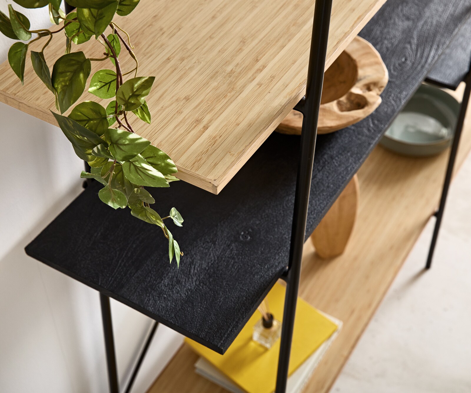 Bücherregal Mikkusu 185x160 cm Bambus Natur Mango Schwarz 5 Ablagen Metall Schwarz 2