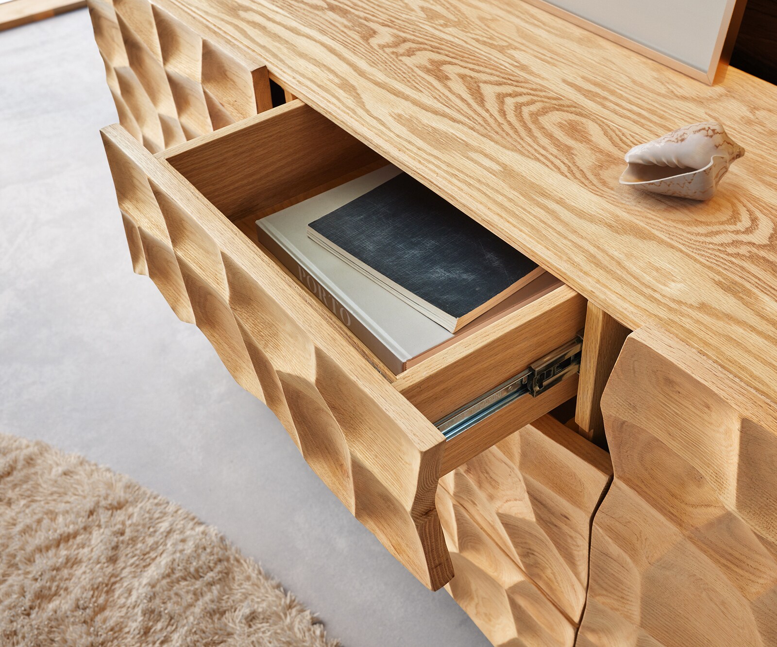 Sideboard Solu 145 cm Eiche Natur 2 Türen 3 Schübe Fuß schwebend Metall Schwarz 3D-Front 3