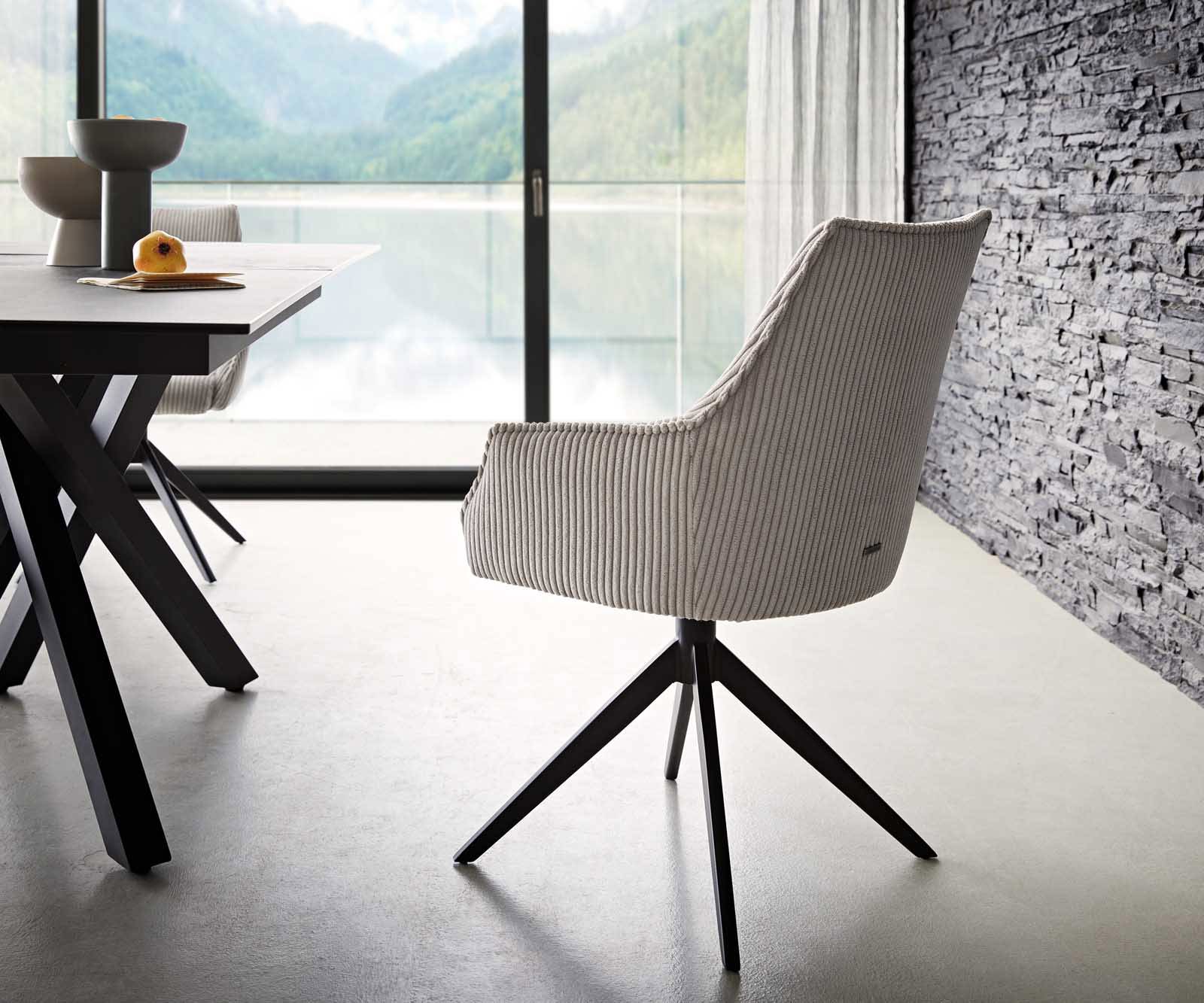 Drehstuhl Alja-Flex mit Armlehnen Cord Silbergrau Kreuzgestell breit Schwarz 360° drehbar Taschenfederkern 5
