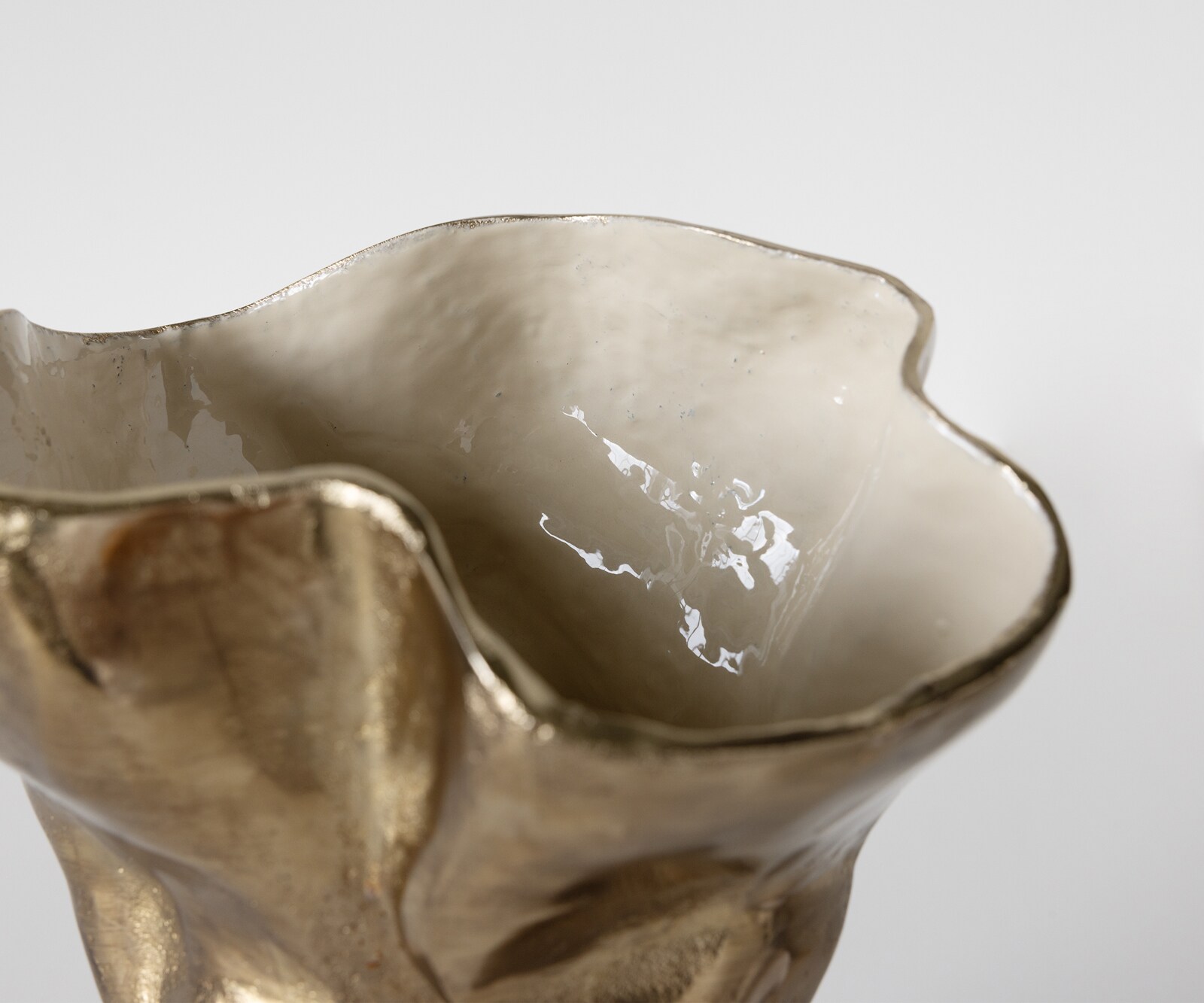 Vase Mimoro B28 x T24 x H38 cm Aluminium Champagner Ivory Handgemacht 1