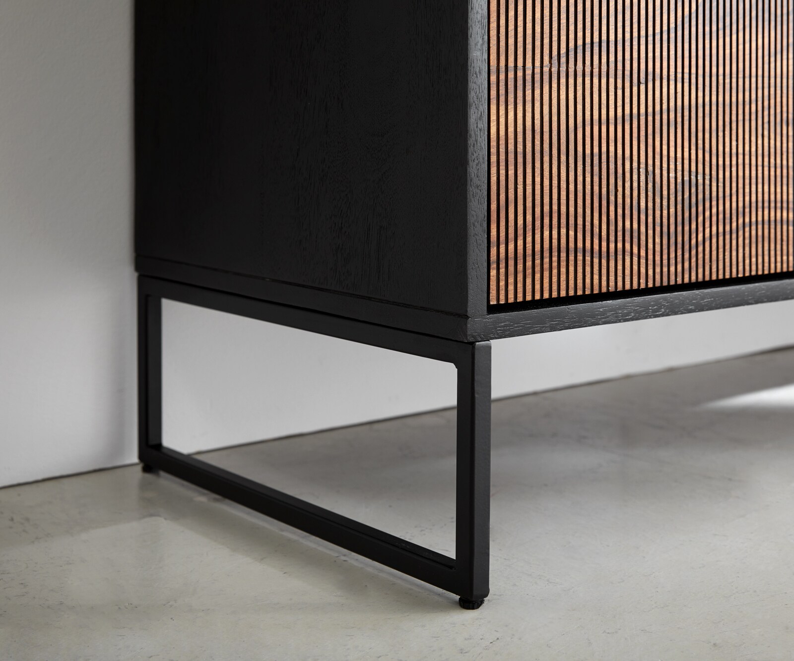 Fuß Kufe schmal 15 cm Metall Schwarz für Kastenmöbel der Tiefe 40 cm (2er Set) 2