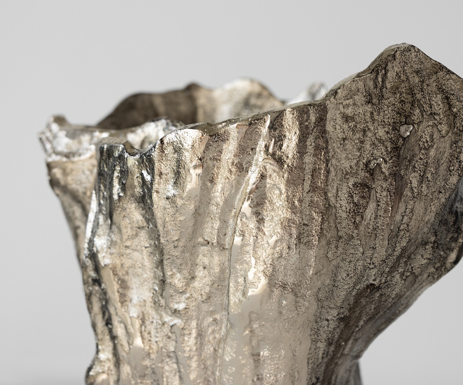 Vase Cortana B31 x T22 x H63 cm Aluminium Platin Handgemacht 4
