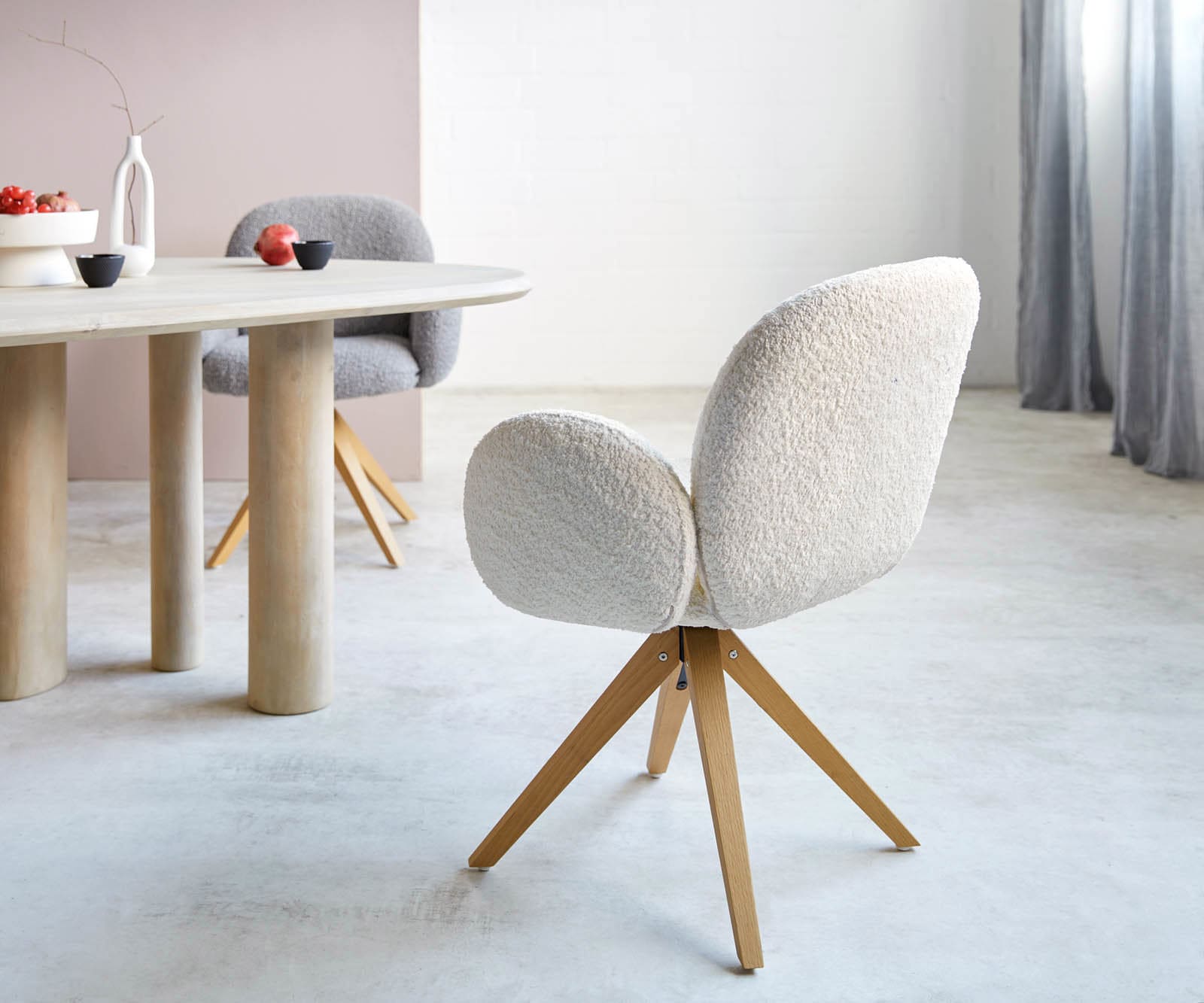 Drehstuhl Nube-Flex mit Armlehnen Bouclé Weiß Holzgestell kantig Natur 180° drehbar Taschenfederkern 4 Drehstuhl Nube-Flex mit Armlehnen Bouclé Weiß Holzgestell kantig Natur 180° drehbar Taschenfederkern 4