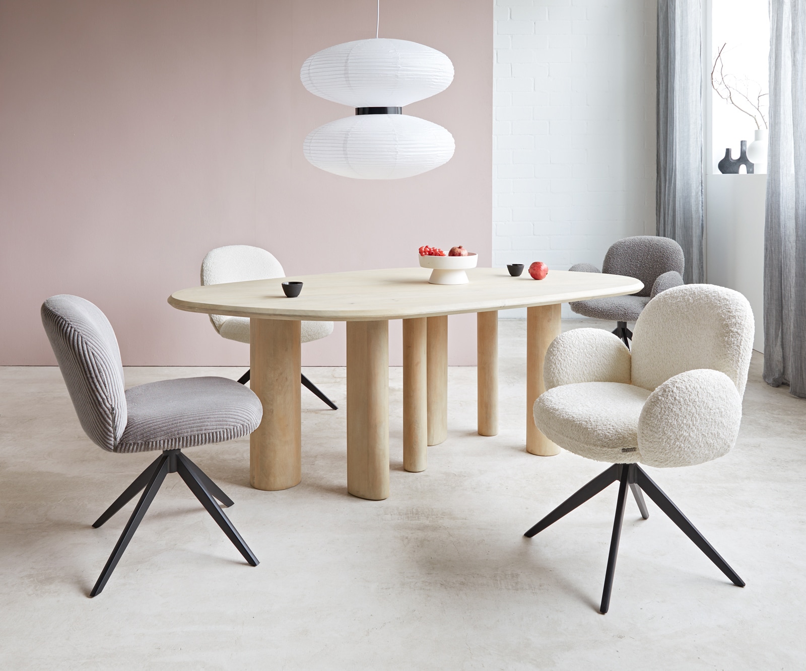 Drehstuhl Nube-Flex Bouclé Weiß Kreuzgestell breit Schwarz 360° drehbar Taschenfederkern 3 Drehstuhl Nube-Flex Bouclé Weiß Kreuzgestell breit Schwarz 360° drehbar Taschenfederkern 3