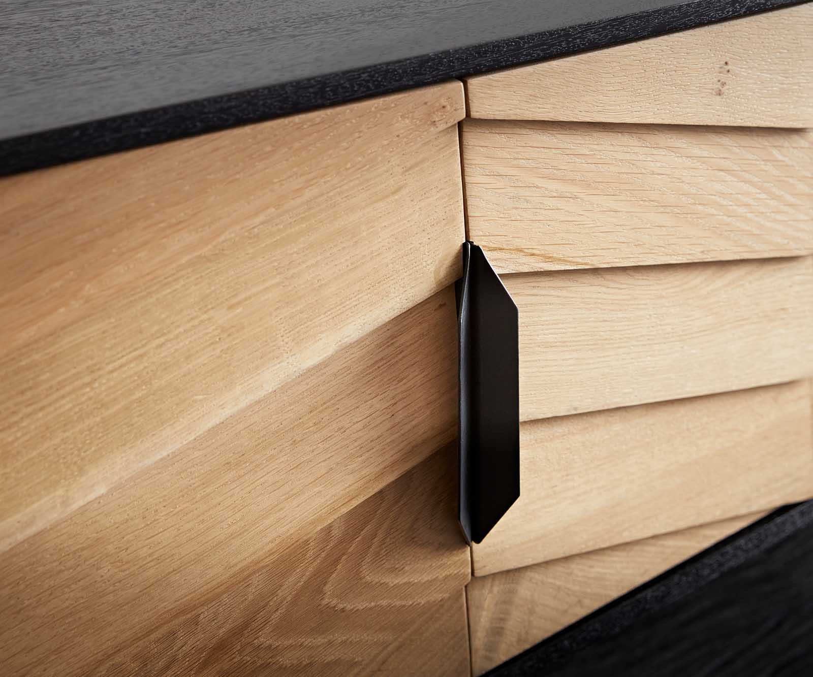 Lowboard Muvi 200 cm Eiche Natur Mango Schwarz Metall Schwarz 2 Türen 2 Fächer 4