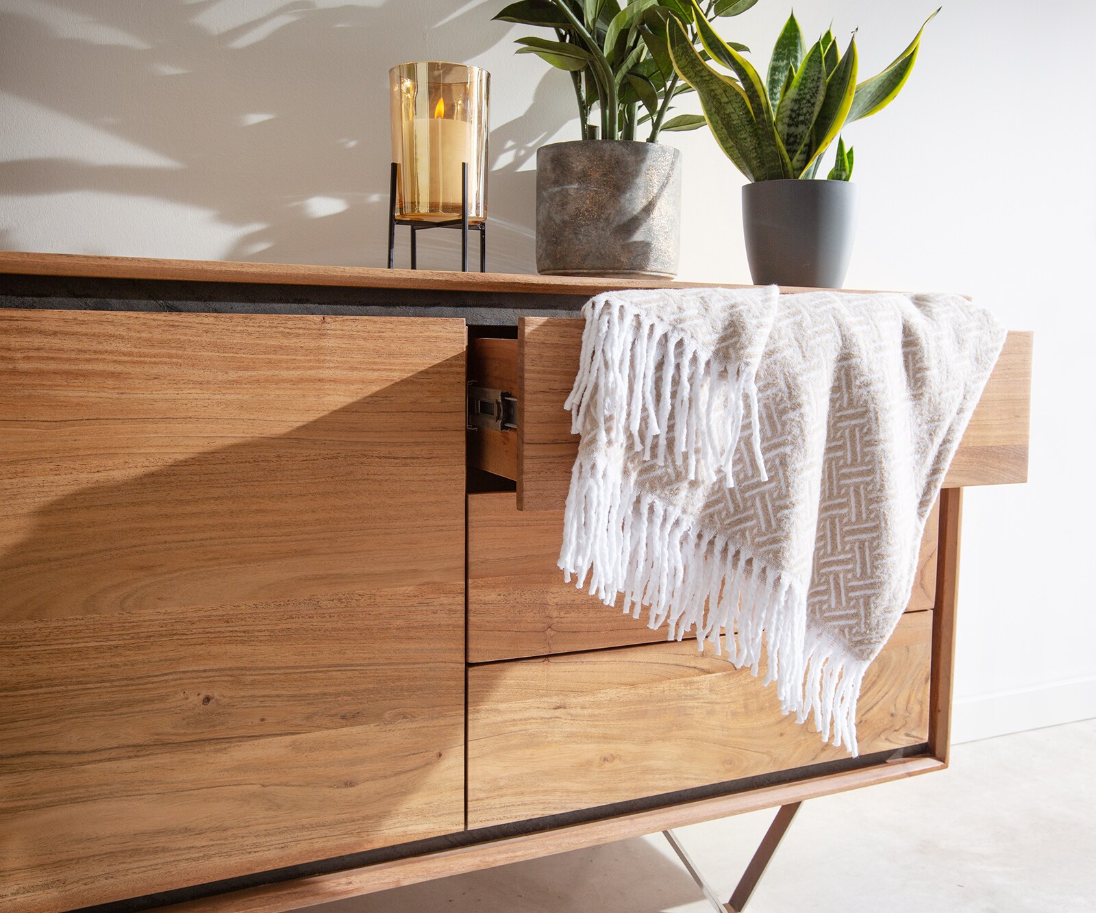 Sideboard Stonegrace 175 cm Akazie Natur 2 Türen 3 Schubladen Steinfurnier V-Fuß 3