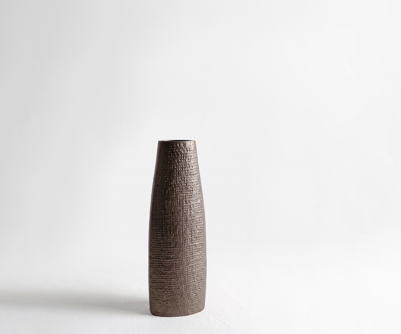 Vase Conico l13 x P7 x H35 cm Aluminium Hämatit Moulé