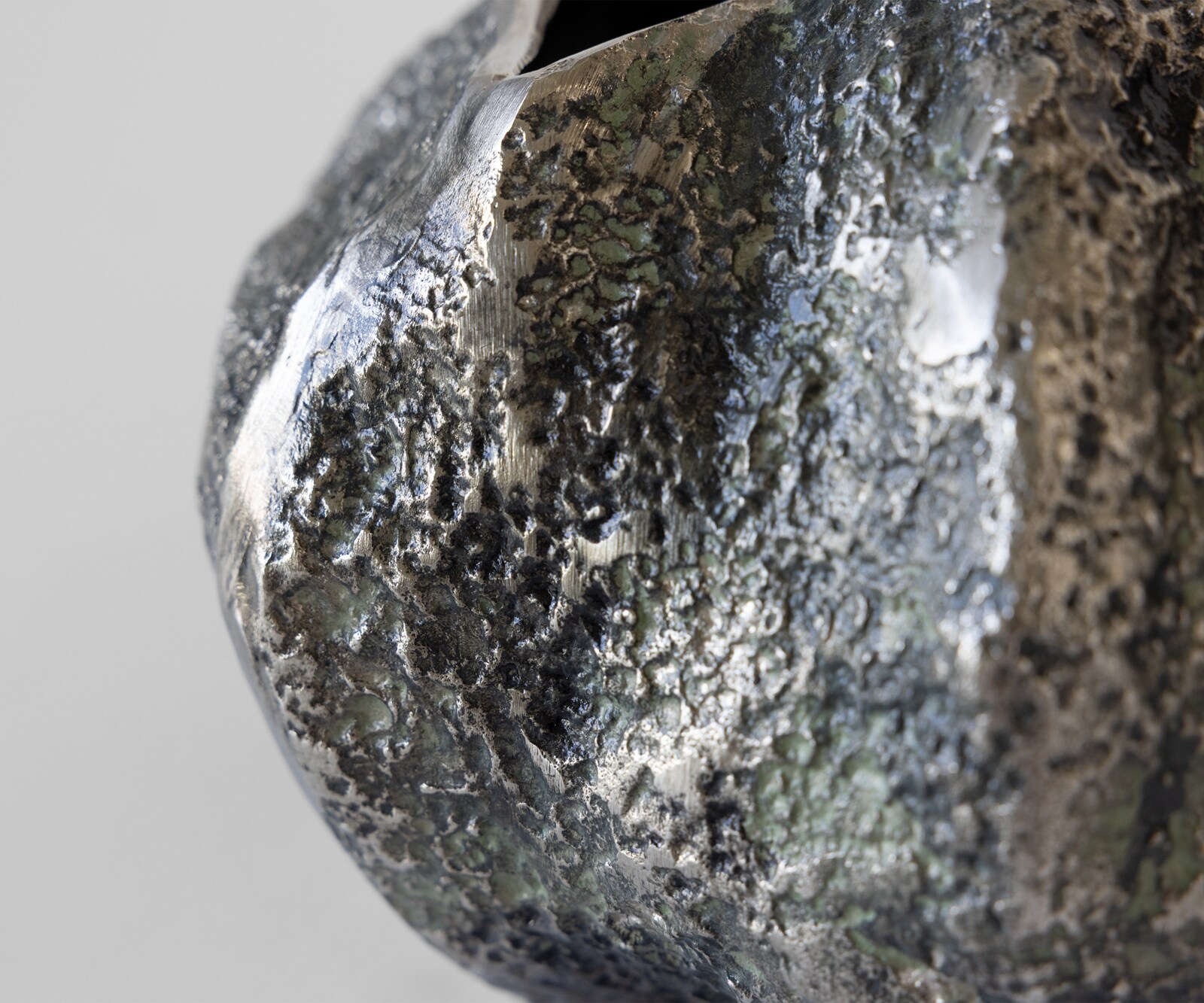 Vase Cratera B29 x T24 x H19 cm Aluminium Verde Antico Handgemacht 3