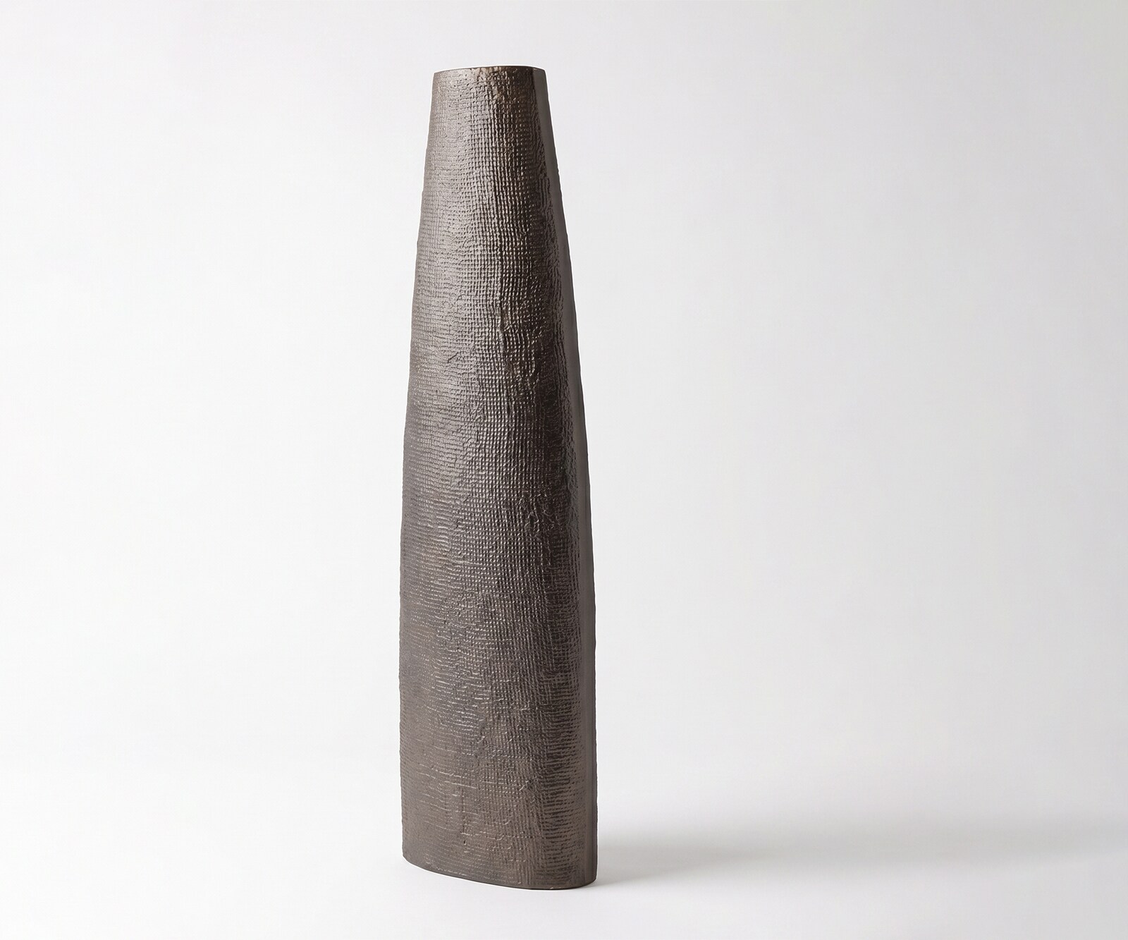 Vase Conico l20 x P11 x H69 cm Aluminium Hämatit Moulé