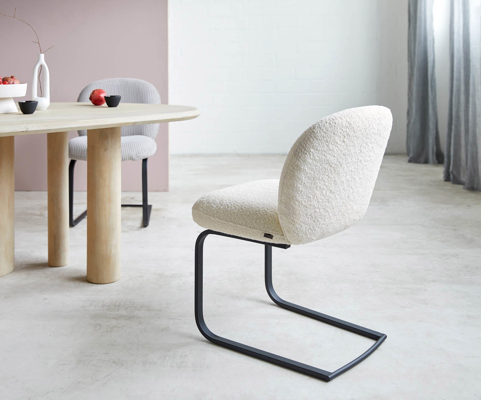 Freischwinger Nube-Flex Bouclé Weiß Freischwinger flach Schwarz Taschenfederkern 4 Freischwinger Nube-Flex Bouclé Weiß Freischwinger flach Schwarz Taschenfederkern 4