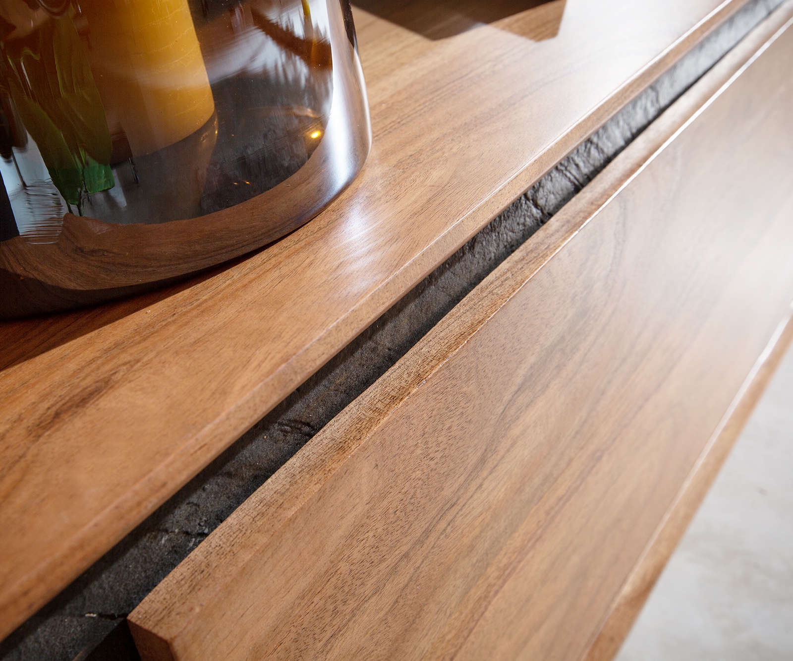 Lowboard Stonegrace 175 cm Akazie Natur 2 Türen 1 Fach 1 Schublade Steinfurnier schwebend 3 Lowboard Stonegrace 175 cm Akazie Natur 2 Türen 1 Fach 1 Schublade Steinfurnier schwebend 3