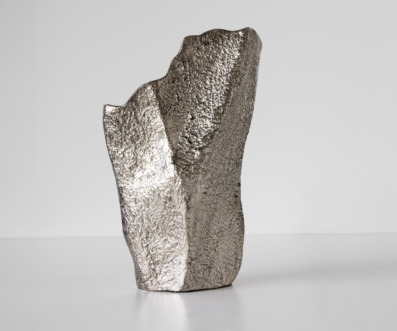 Vase Cavira B29 x T16 x H48 cm Aluminium Platin Handgemacht 2