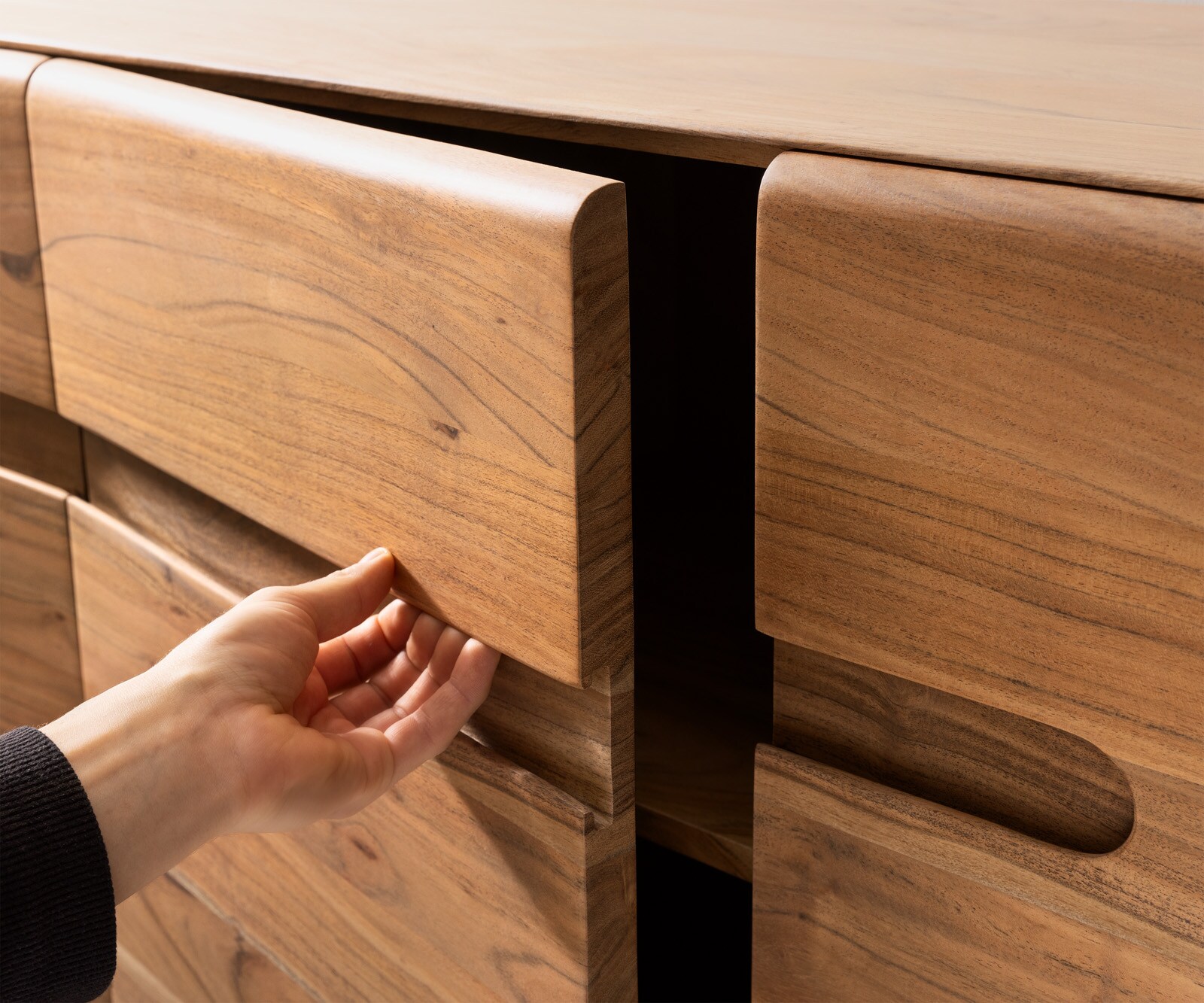 Sideboard Anaya 145 cm Akazie Natur 3 Türen L-Fuß Edelstahl 5