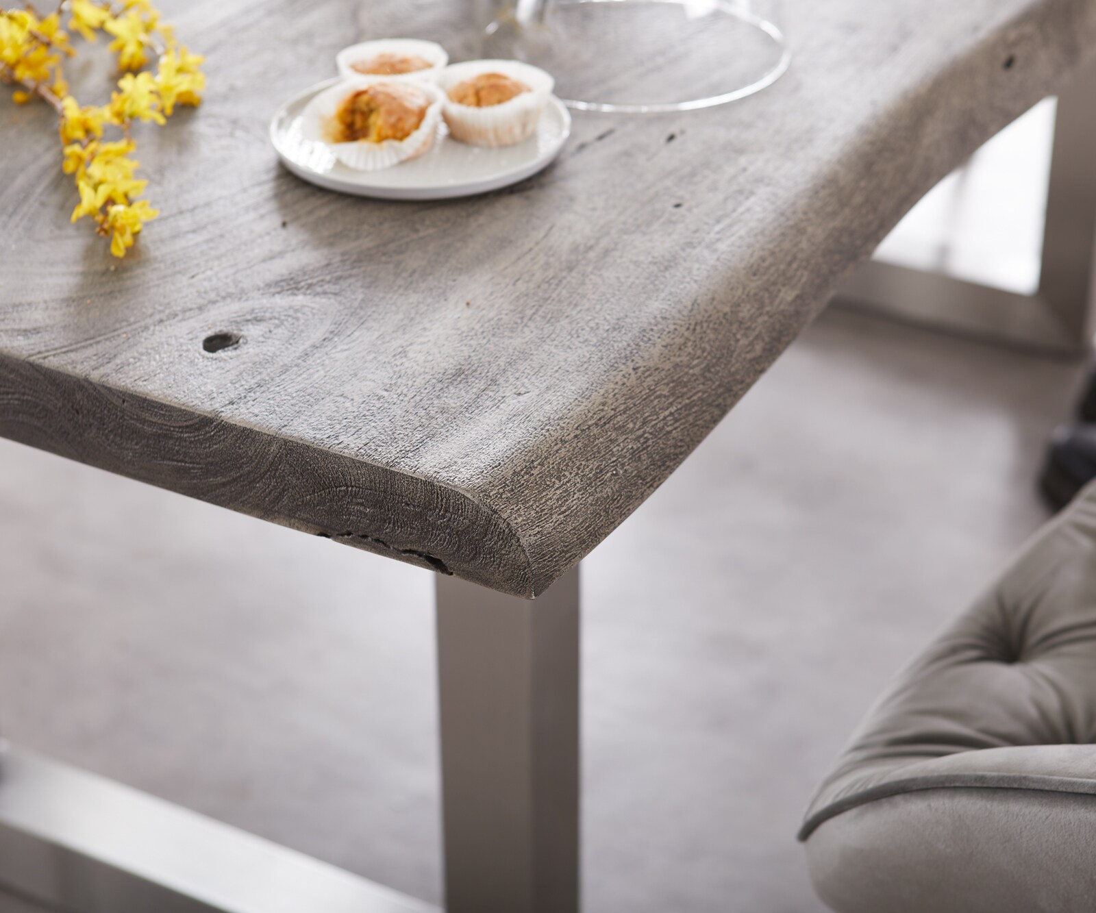 Esstisch Edge 200x100 XL Akazie Platin Edelstahl Breit Live-Edge 5