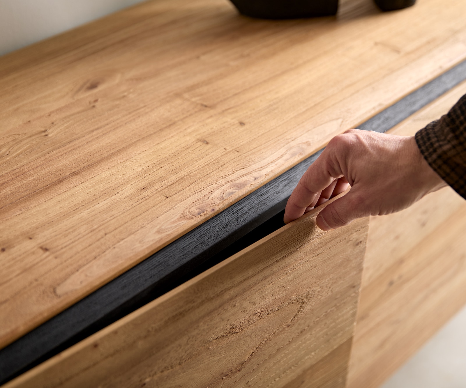 Sideboard Giacinto 180 cm Ulme Natur 4 Türen L-Fuß Schwarz 3 Sideboard Giacinto 180 cm Ulme Natur 4 Türen L-Fuß Schwarz 3