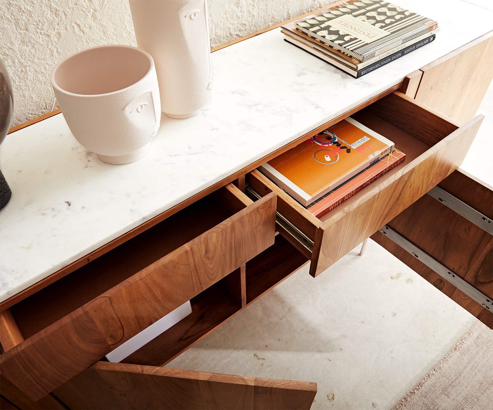 Sideboard Secara 200 cm Akazie Natur 4 Türen 2 Schübe Marmor Füße Edelstahl 5
