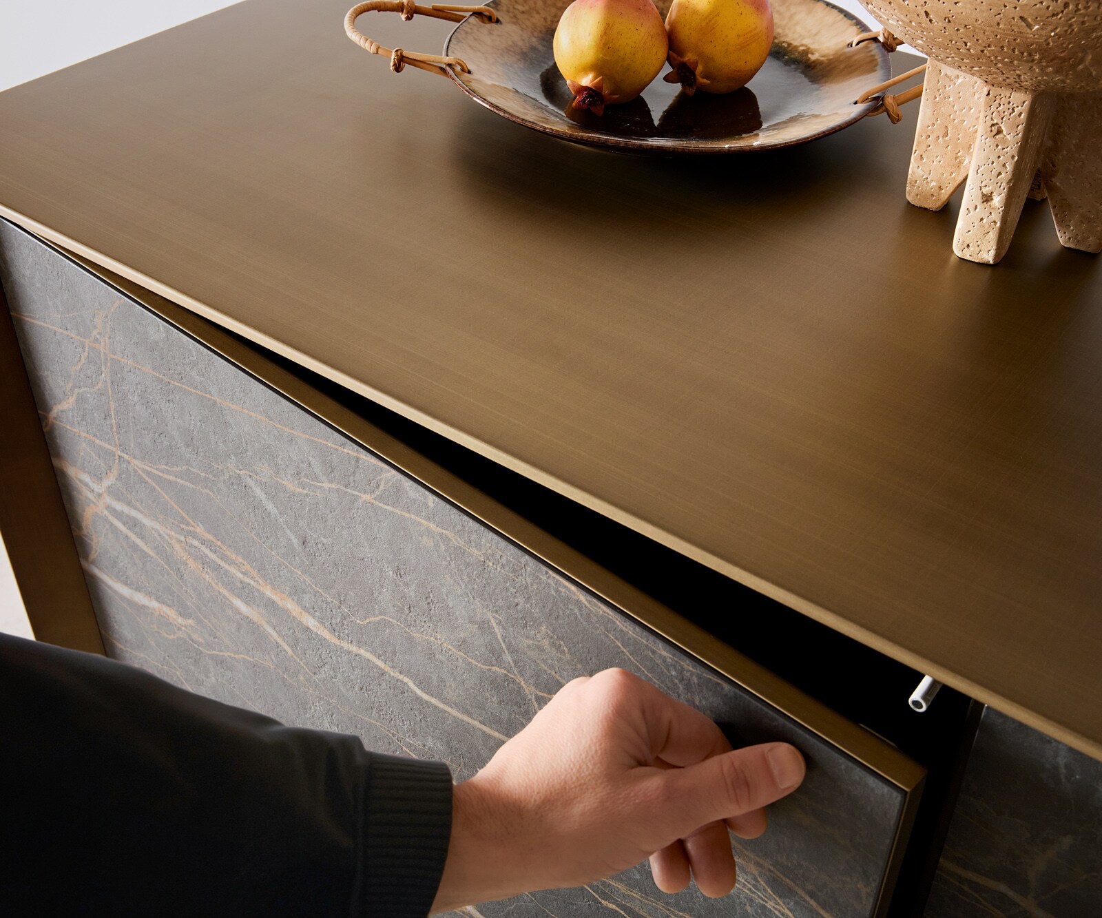 Sideboard Yori 200 cm Metallic Gold 2 Türen 3 Schubladen schwebend Metall Schwarz Keramik Laminam®Noir Desir Braun 5