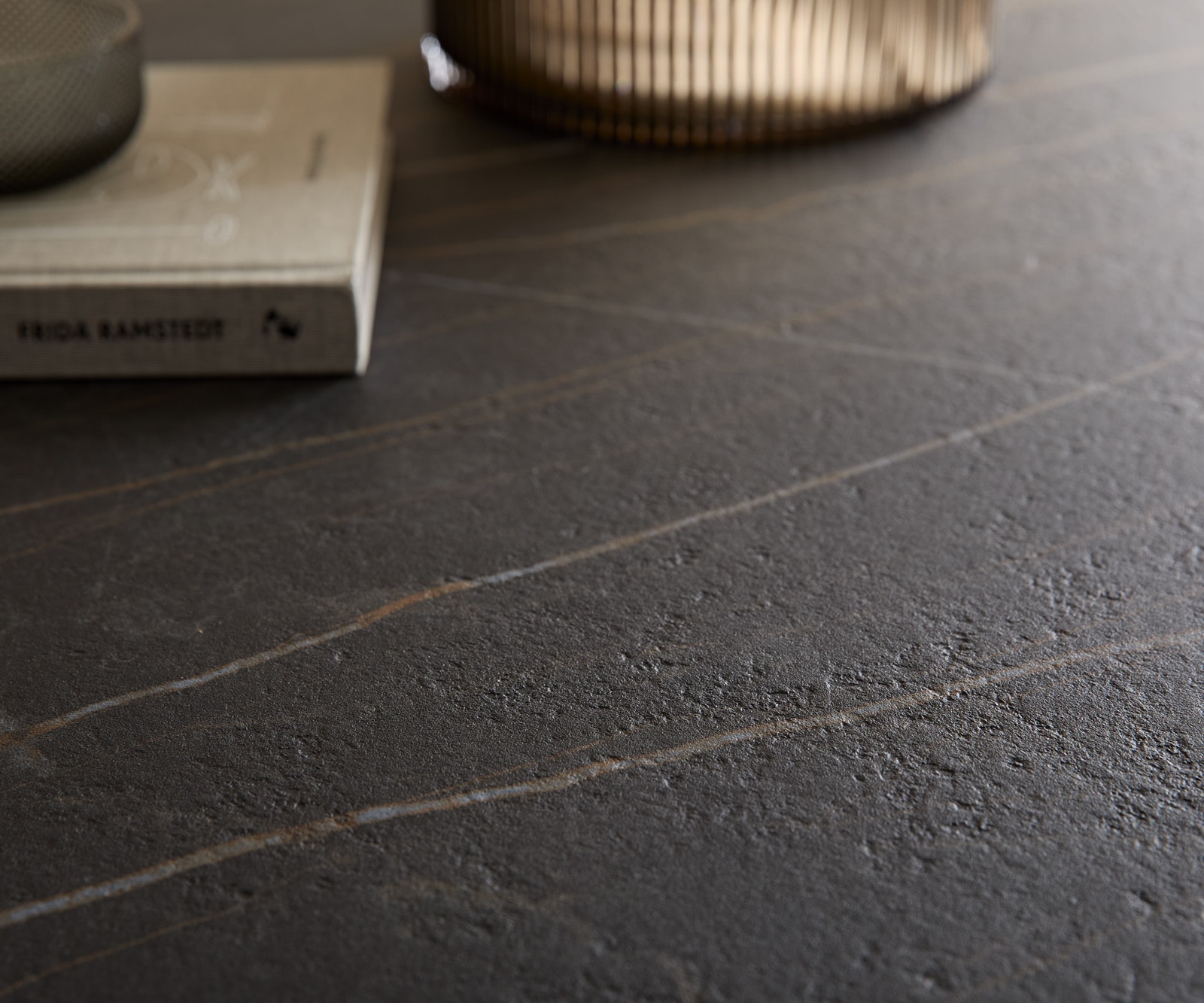 Couchtisch Haru 90x35 cm Keramik Laminam® Noir Desir Braun Metallic Silber 4