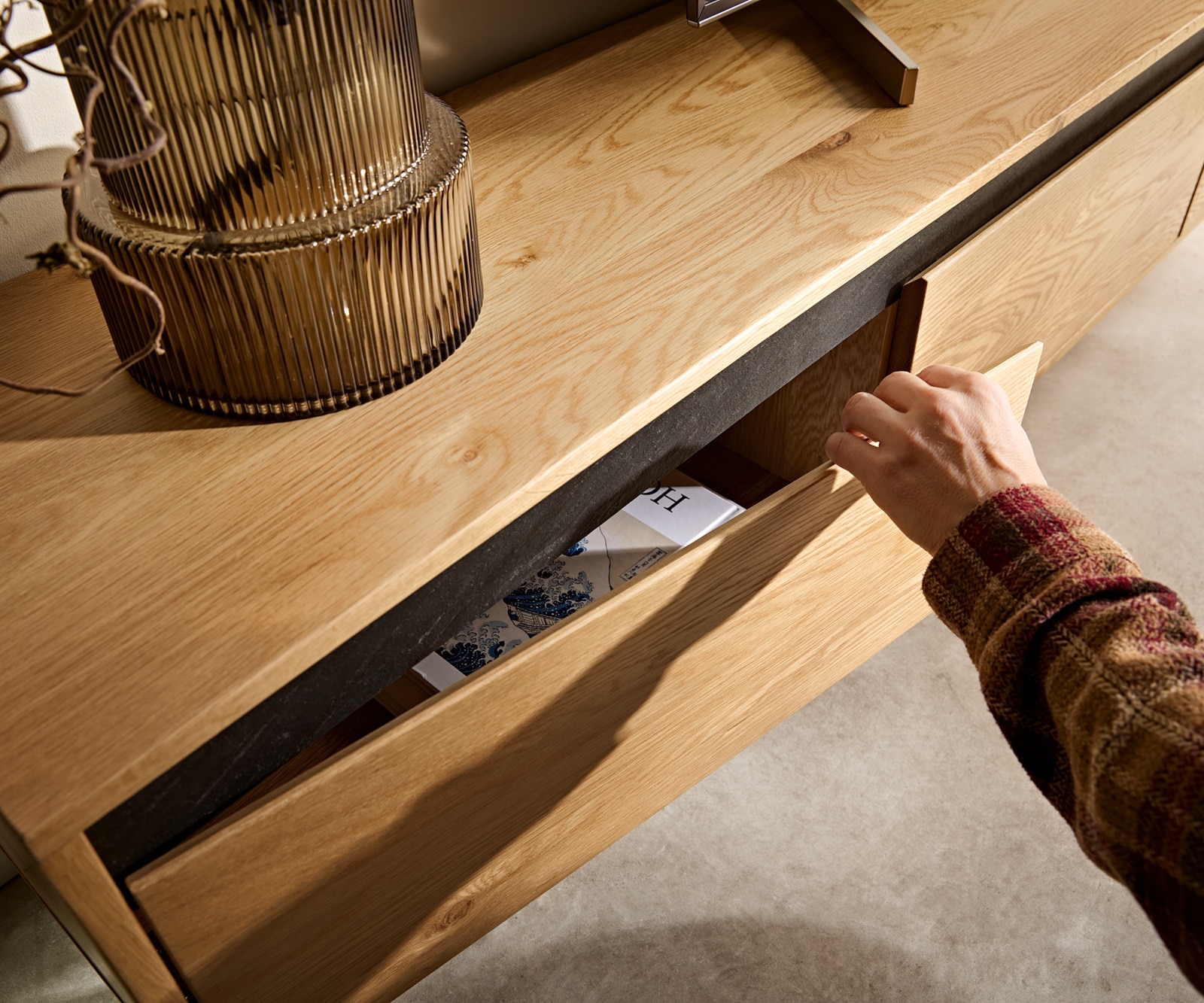 Lowboard Stonegrace 240 cm Eiche Natur 4 Türen V-Fuß Edelstahl 3 Lowboard Stonegrace 240 cm Eiche Natur 4 Türen V-Fuß Edelstahl 3