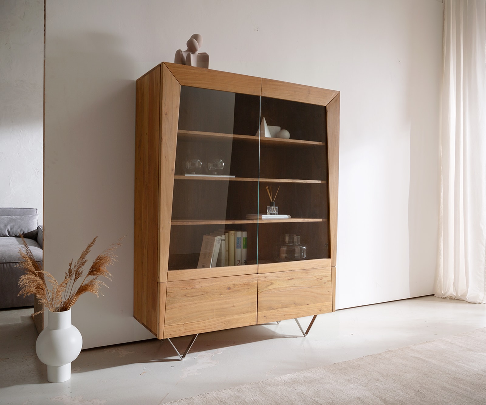 Highboard Kayu 115x150 cm Akazie Natur 2 Glastüren V-Fuß Highboard Kayu 115x150 cm Akazie Natur 2 Glastüren V-Fuß