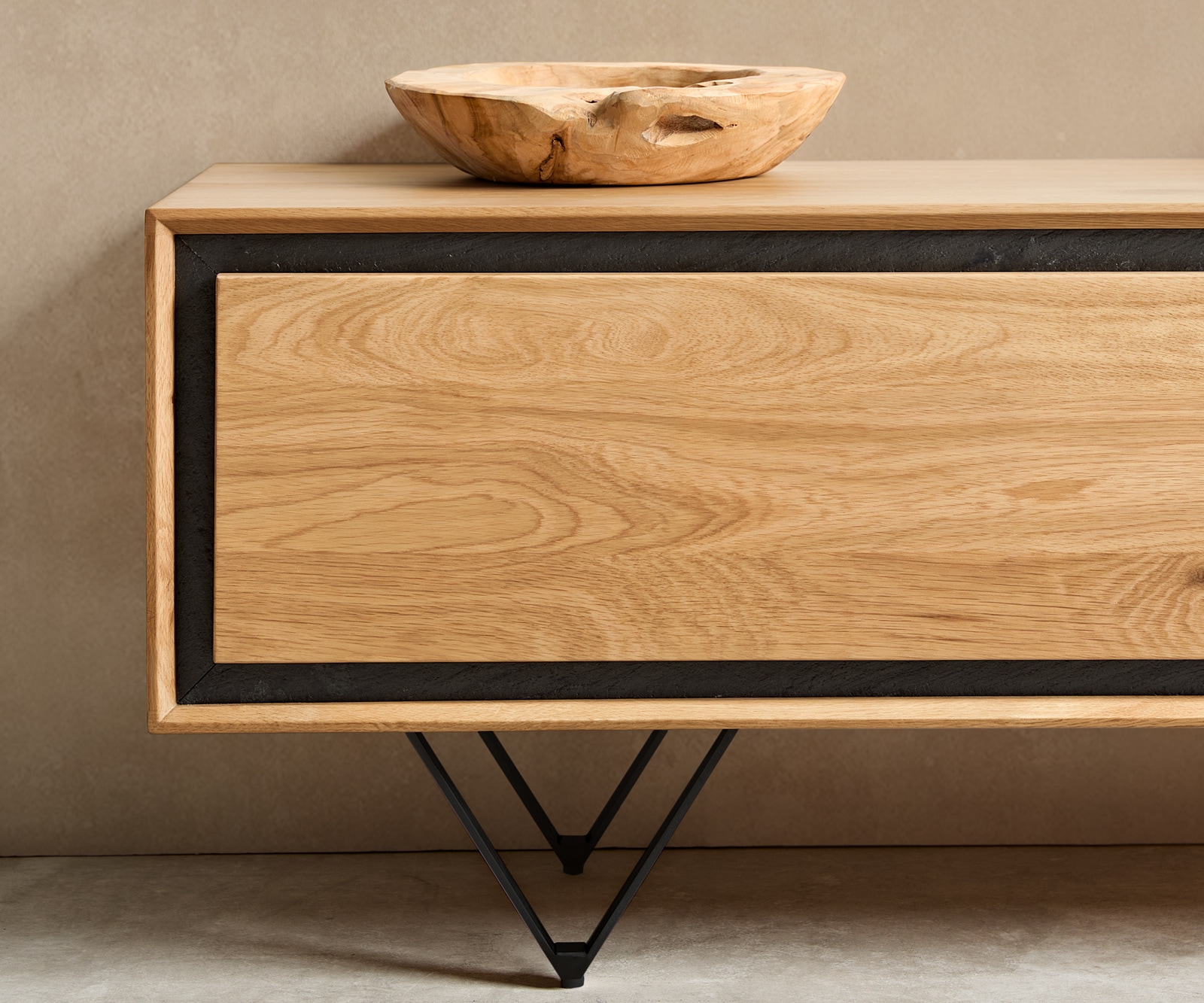 Lowboard Stonegrace 200 cm Eiche Natur 4 Türen Steinfurnier V-Fuß Metall Schwarz 5 Lowboard Stonegrace 200 cm Eiche Natur 4 Türen Steinfurnier V-Fuß Metall Schwarz 5