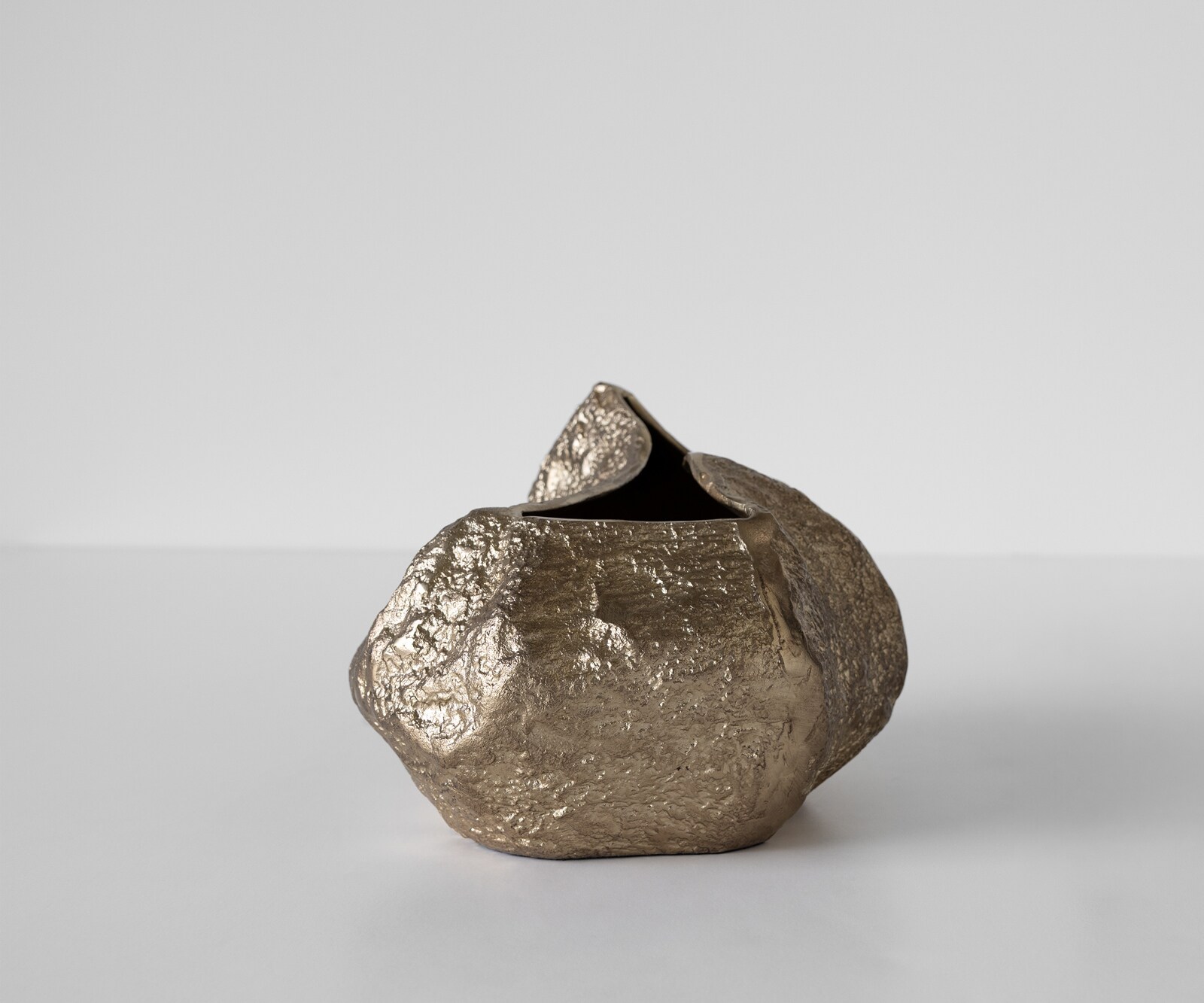 Vase Cratera B29 x T24 x H19 cm Aluminium Champagner Handgemacht 1