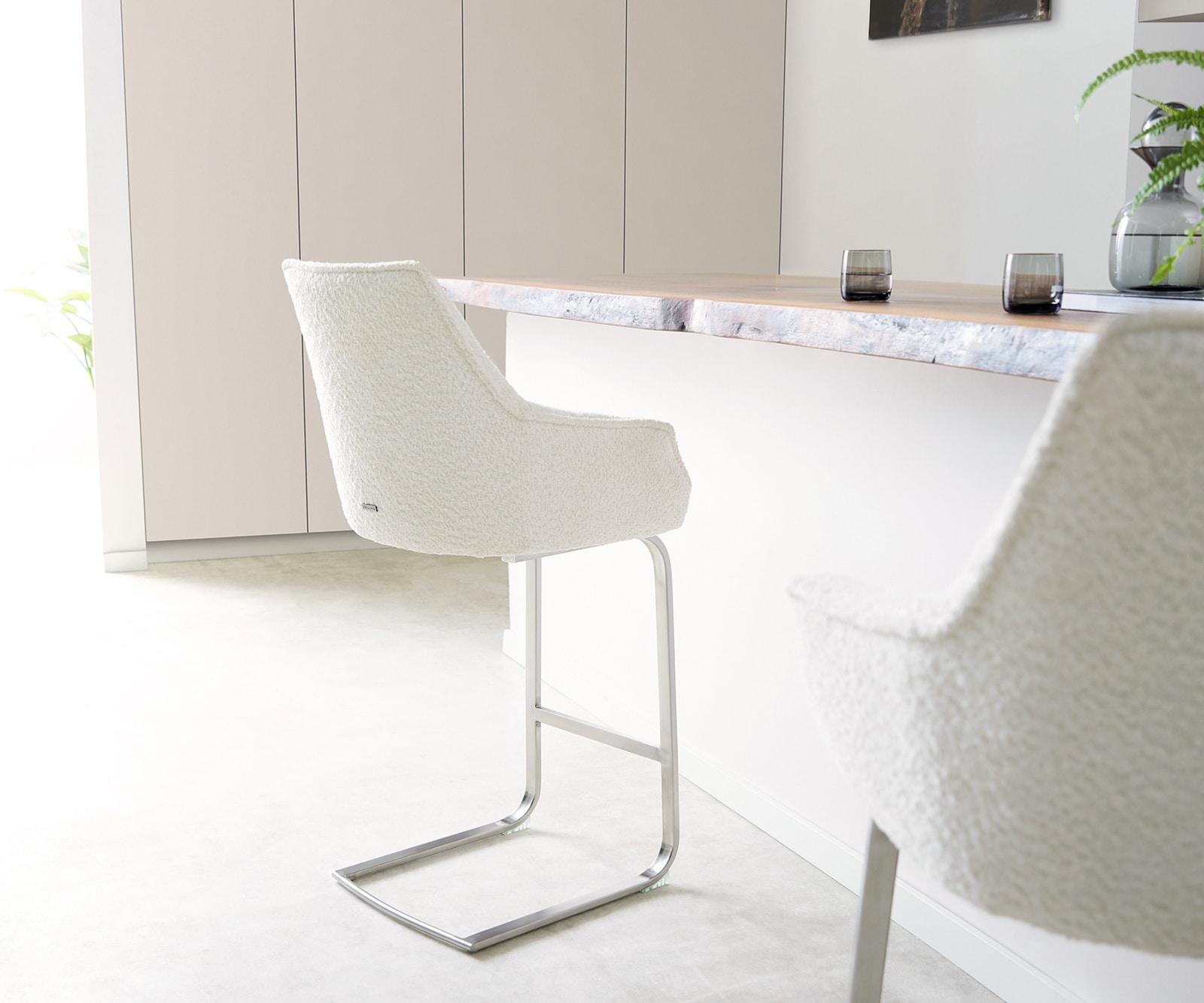 Barstuhl Alja-Flex Bouclé Weiß Freischwinger flach Edelstahl Taschenfederkern 5 Barstuhl Alja-Flex Bouclé Weiß Freischwinger flach Edelstahl Taschenfederkern 5