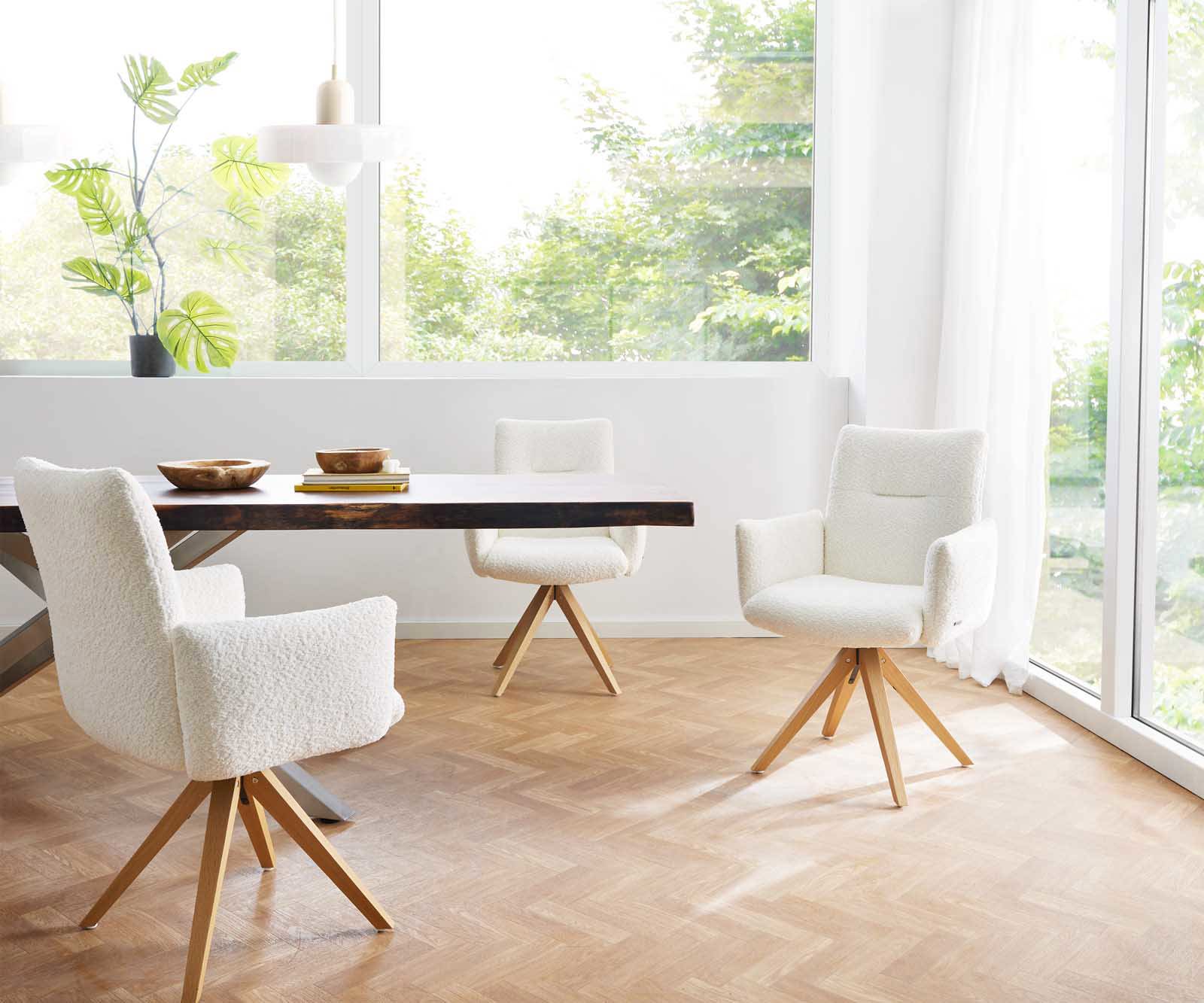 Drehstuhl Jova-Flex mit Armlehnen Bouclé Weiß Holzgestell kantig Natur 180° drehbar Taschenfederkern 5