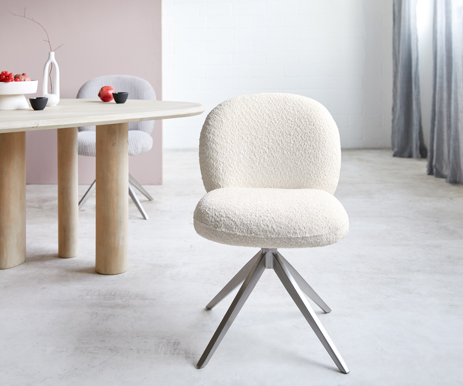Drehstuhl Nube-Flex Bouclé Weiß Kreuzgestell breit Edelstahl 360° drehbar Taschenfederkern 1