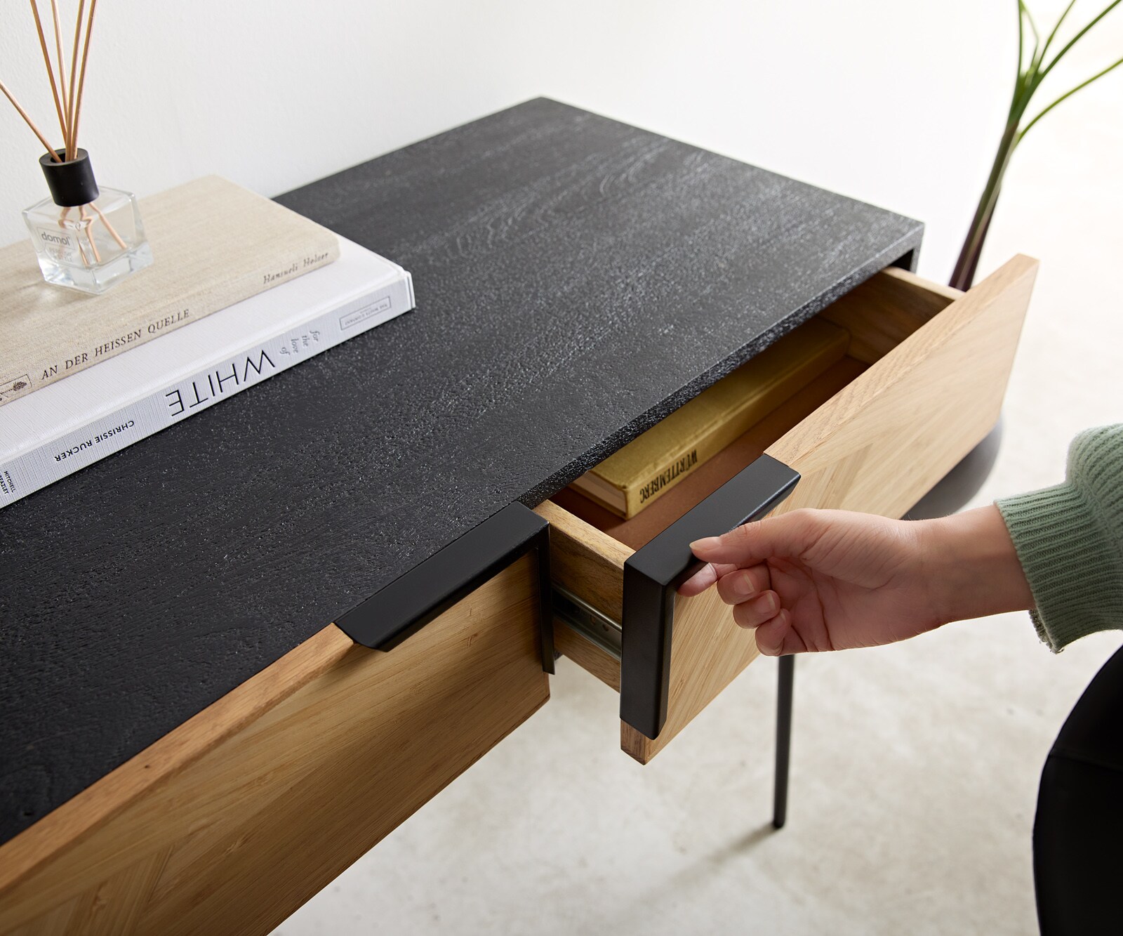 Konsolentisch Mikkusu 90x45 cm Bambus Natur Mango Schwarz 2 Schubladen Metall Schwarz 3