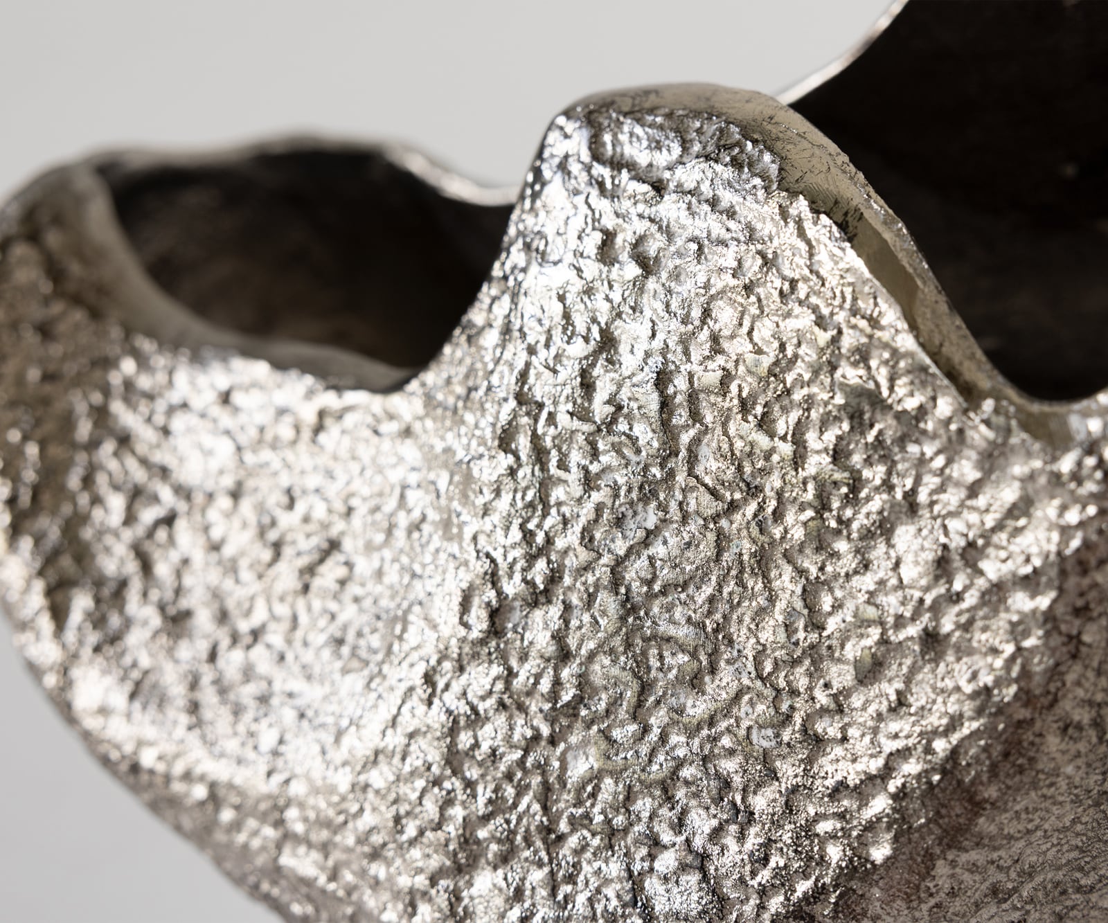 Vase Grotta B31 x T20 x H34 cm Aluminium Platin Handgemacht 2